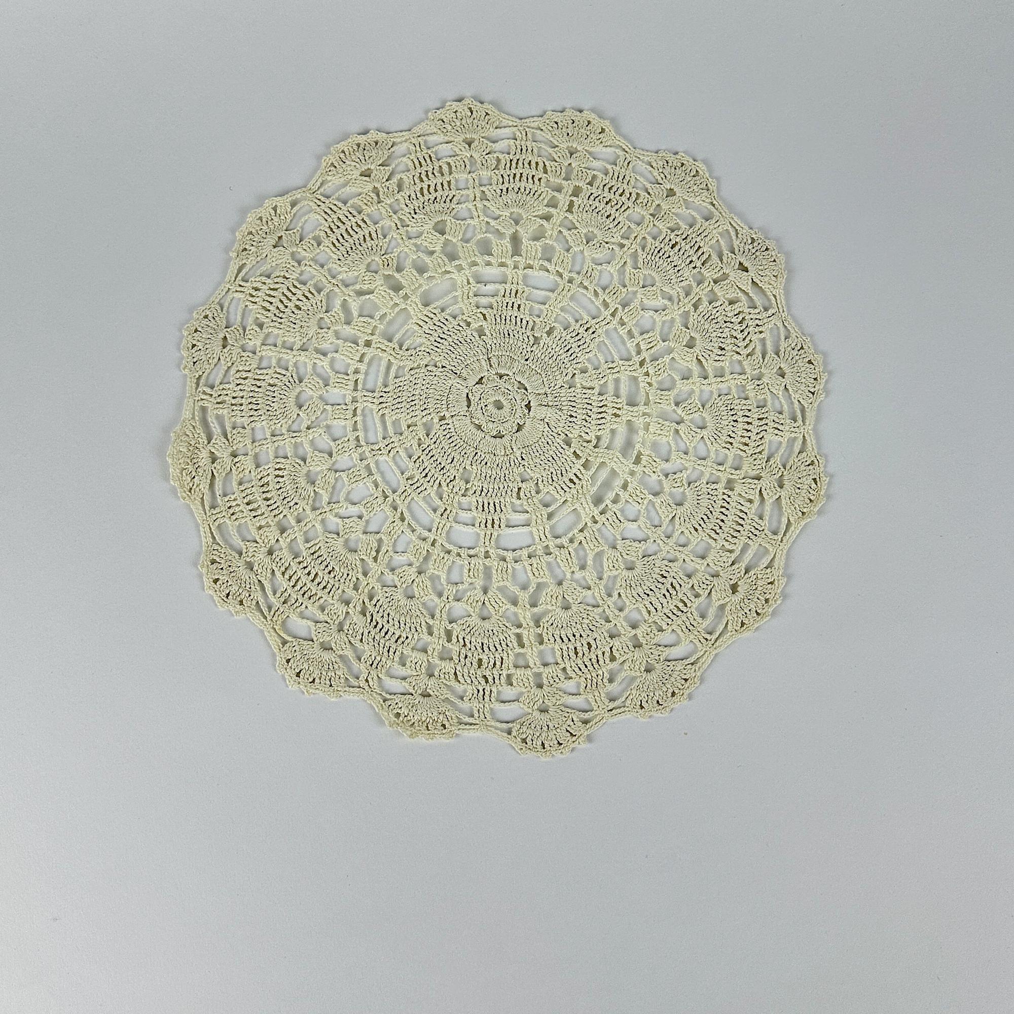 Серветка кругла молочна плетена гачком вінтаж TT-218