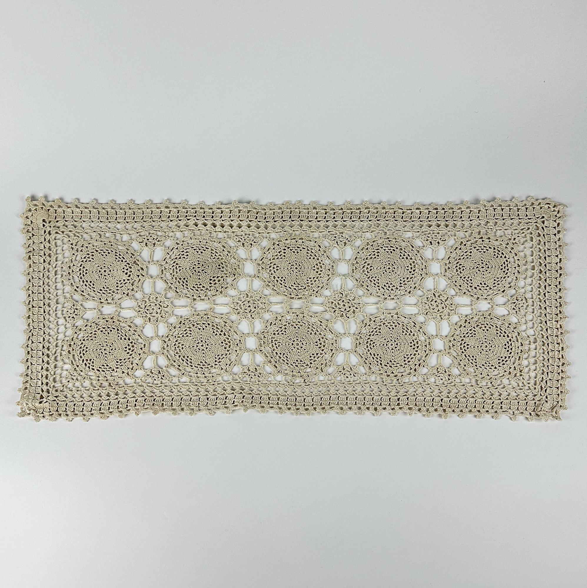 Серветка прямокутна беж Квіти плетена гачком TT-219