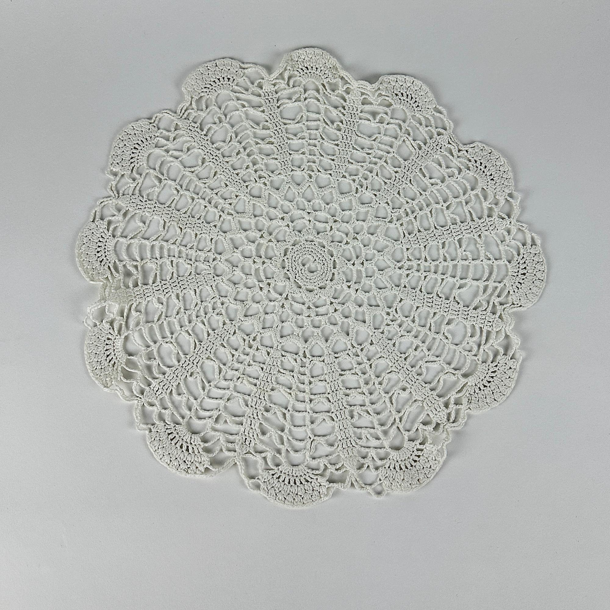 Серветка кругла біла плетена гачком вінтаж TT-224