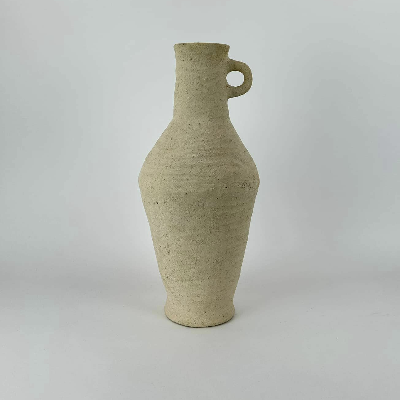 Ваза з вушком велика беж авторська кераміка VA-467