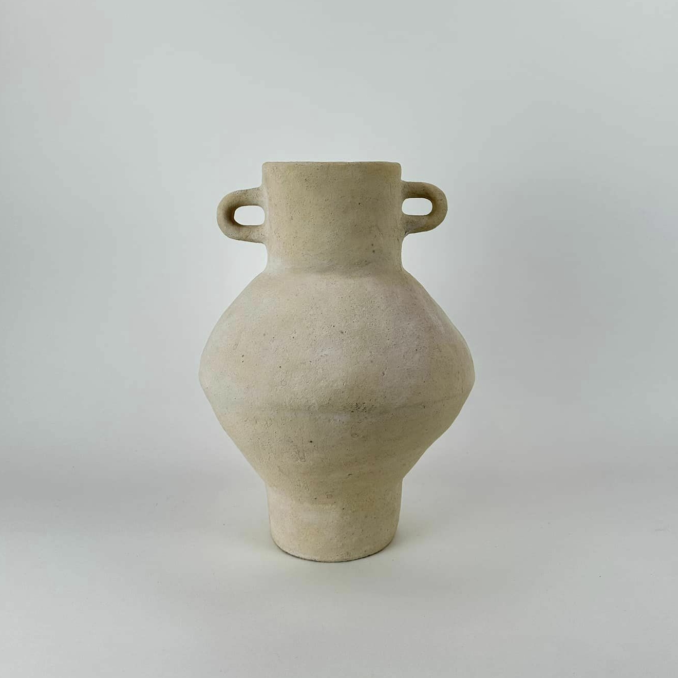 Ваза з 2 вушками велика беж авторська кераміка VA-469