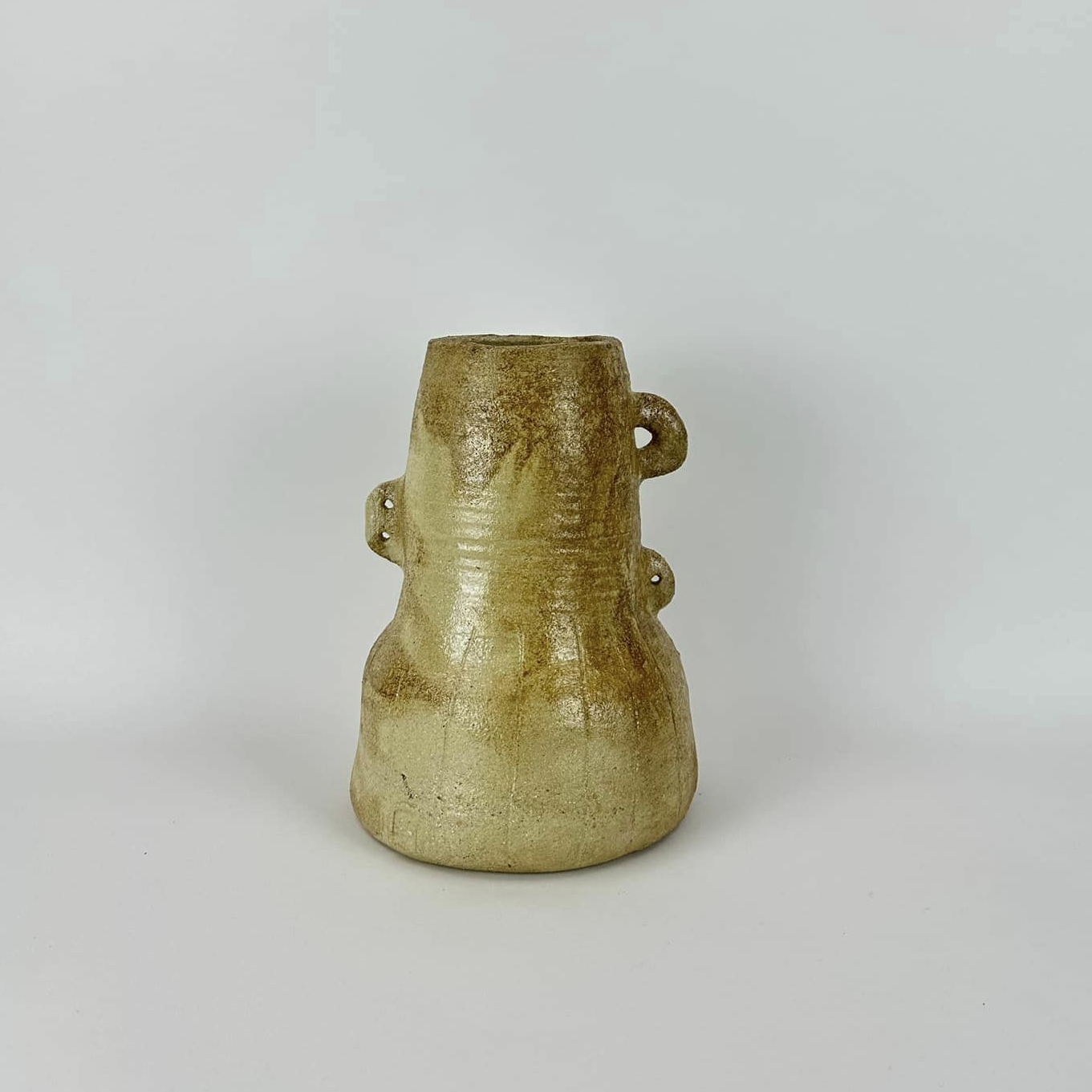 Ваза асиметрична з вушками бежево-коричнева авторська кераміка VA-479