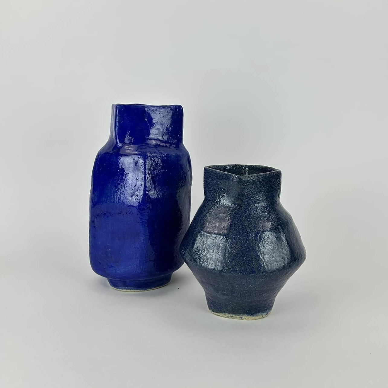 Ваза асиметрична синя фактура авторська кераміка VA-481