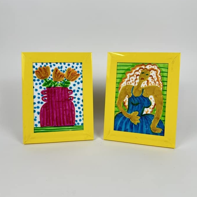 Малюнок в жовтій рамці Дівчина / Квіти у вазі AR-1051