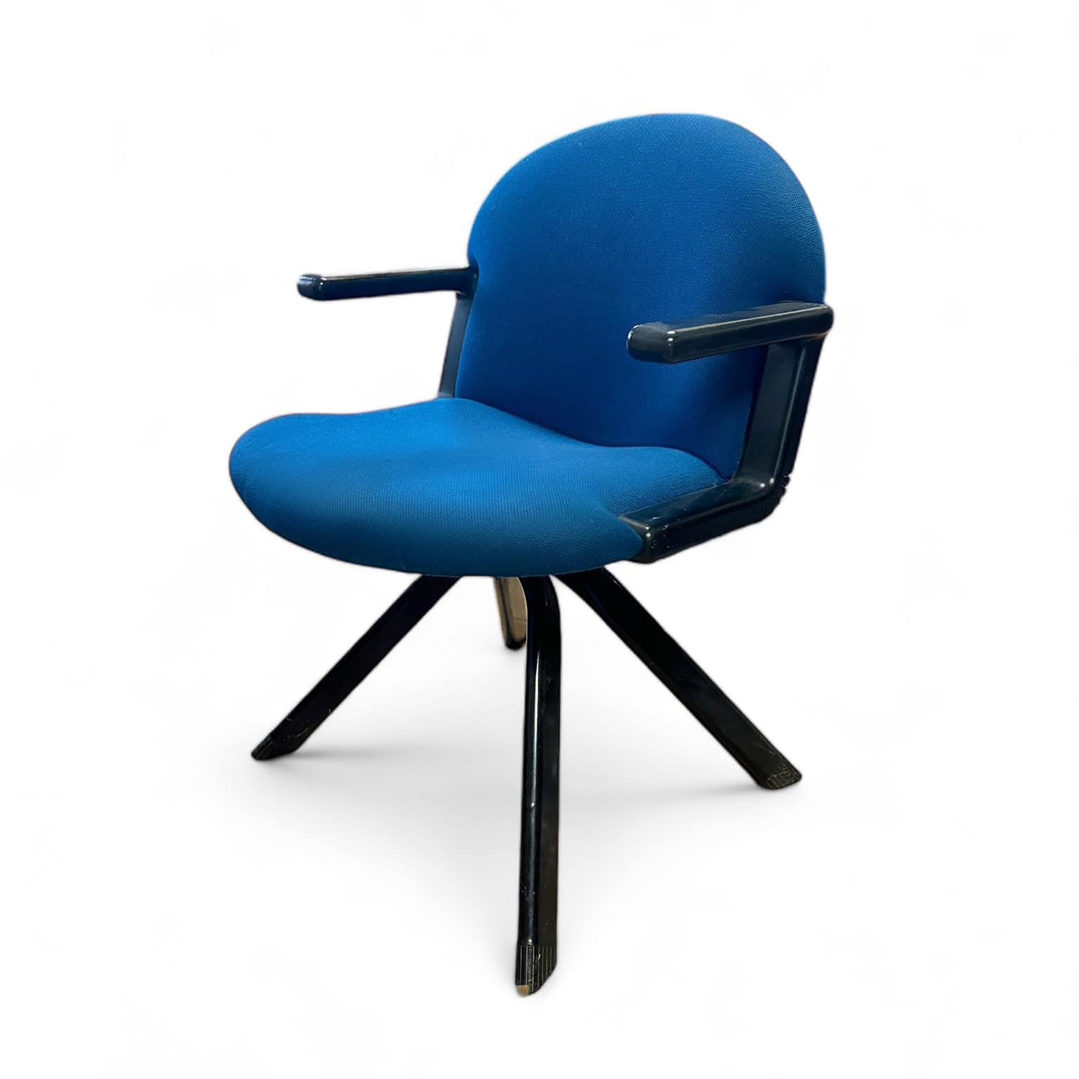 Крісло офісне синє CH-163