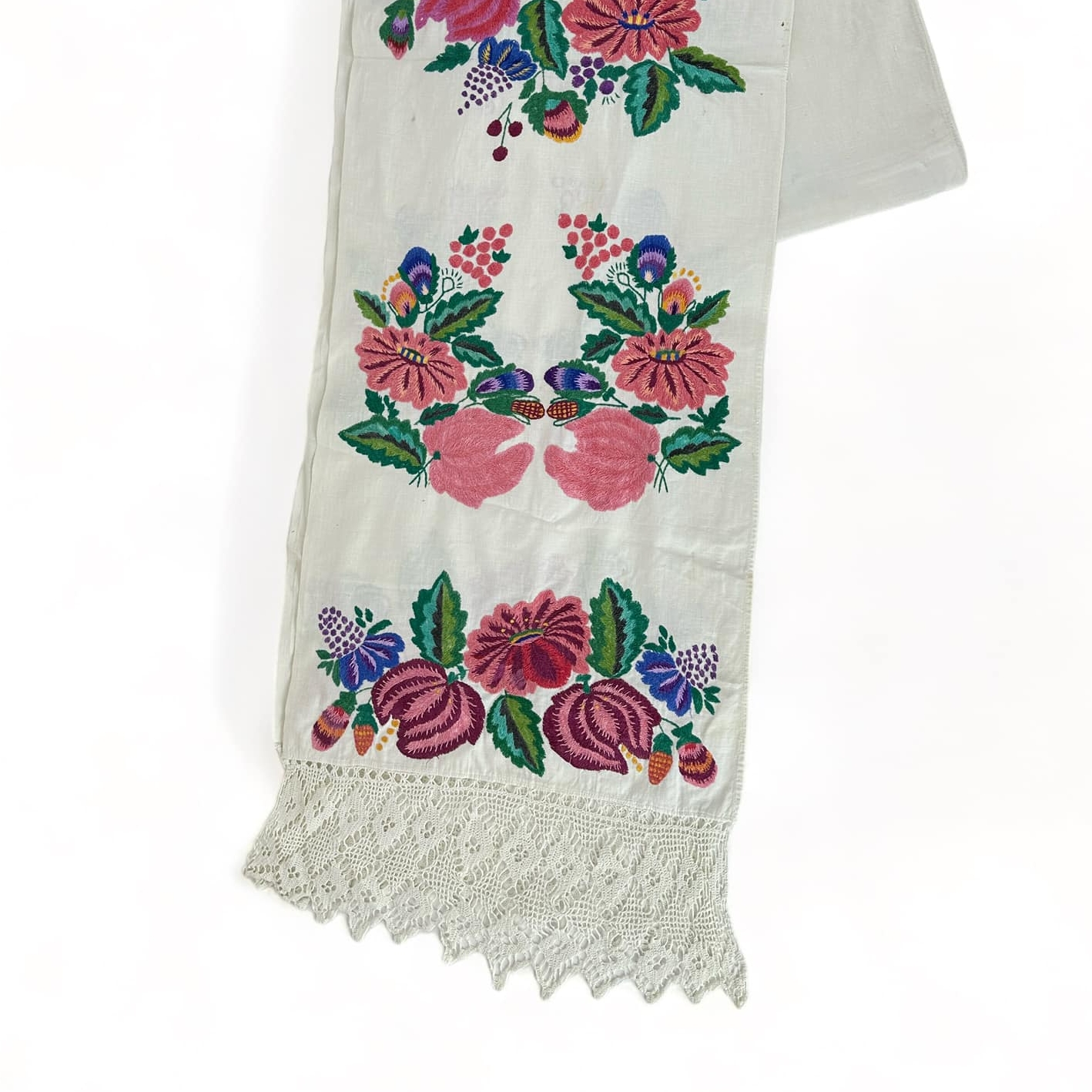 Рушник вишитий Квіти з мереживом етно вінтаж TT-236