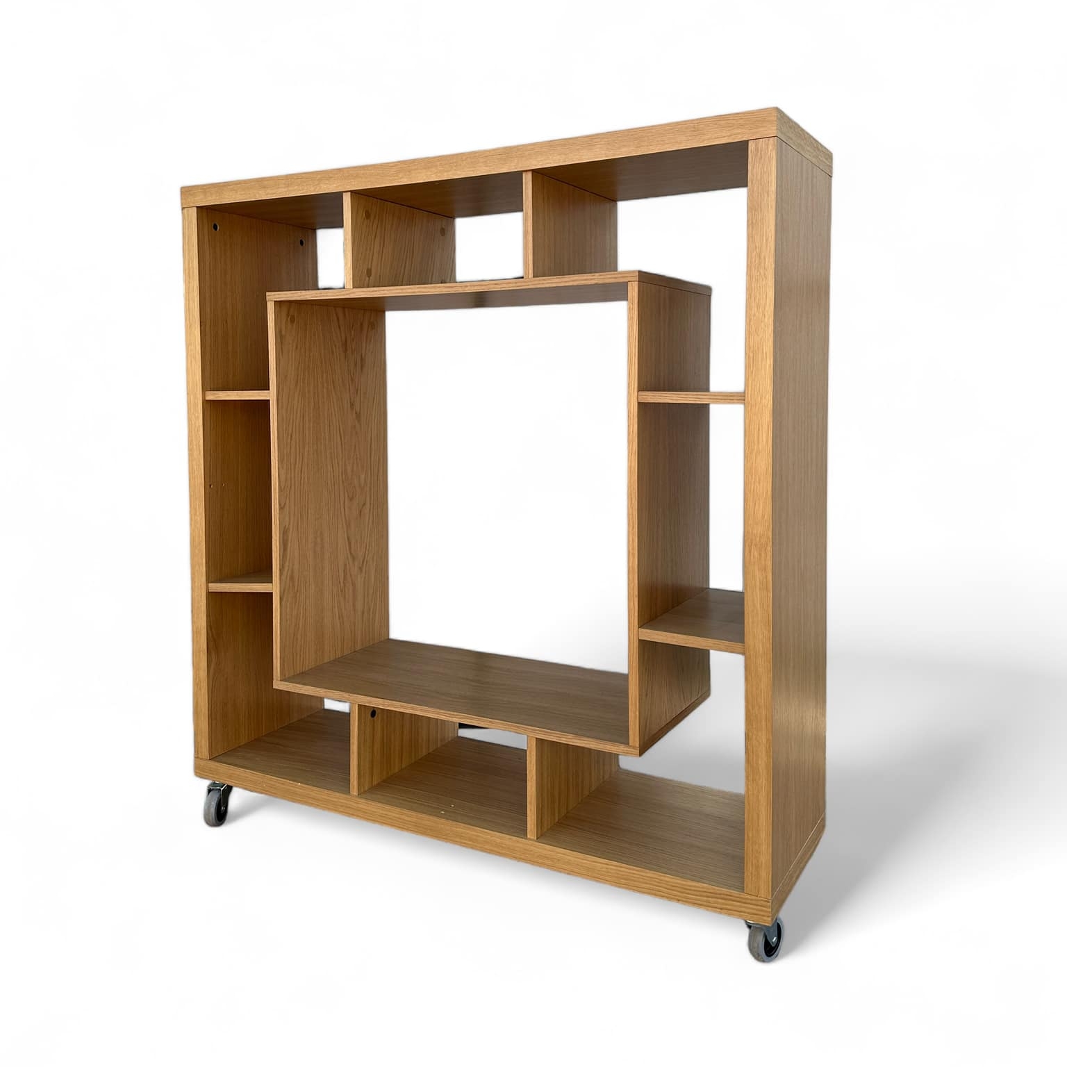 Стелаж низький з центральною великою нішею на коліщатках св-дерево SR-088