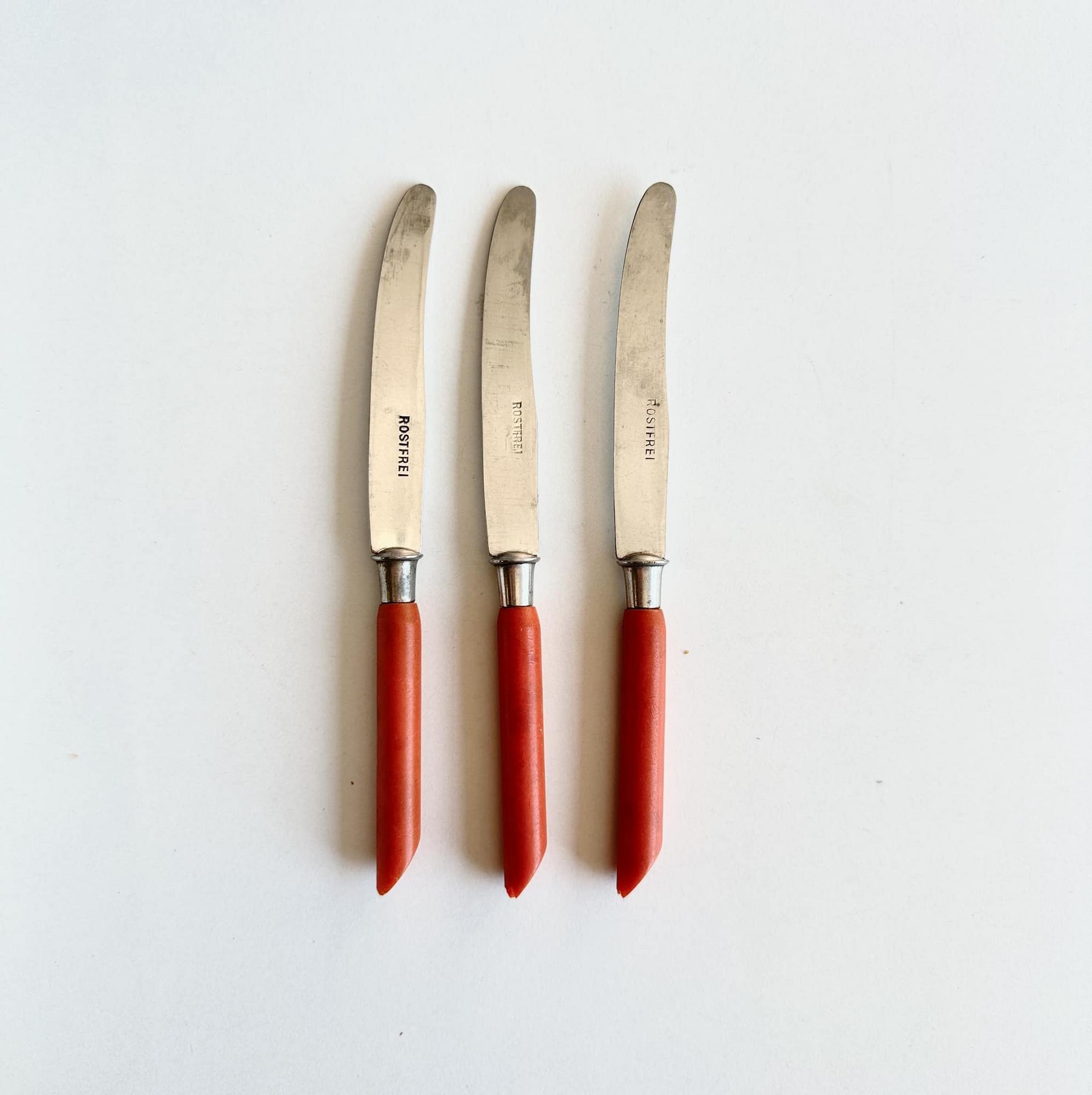 Ніж столовий з червоною ручкою нерж вінтаж KL-084