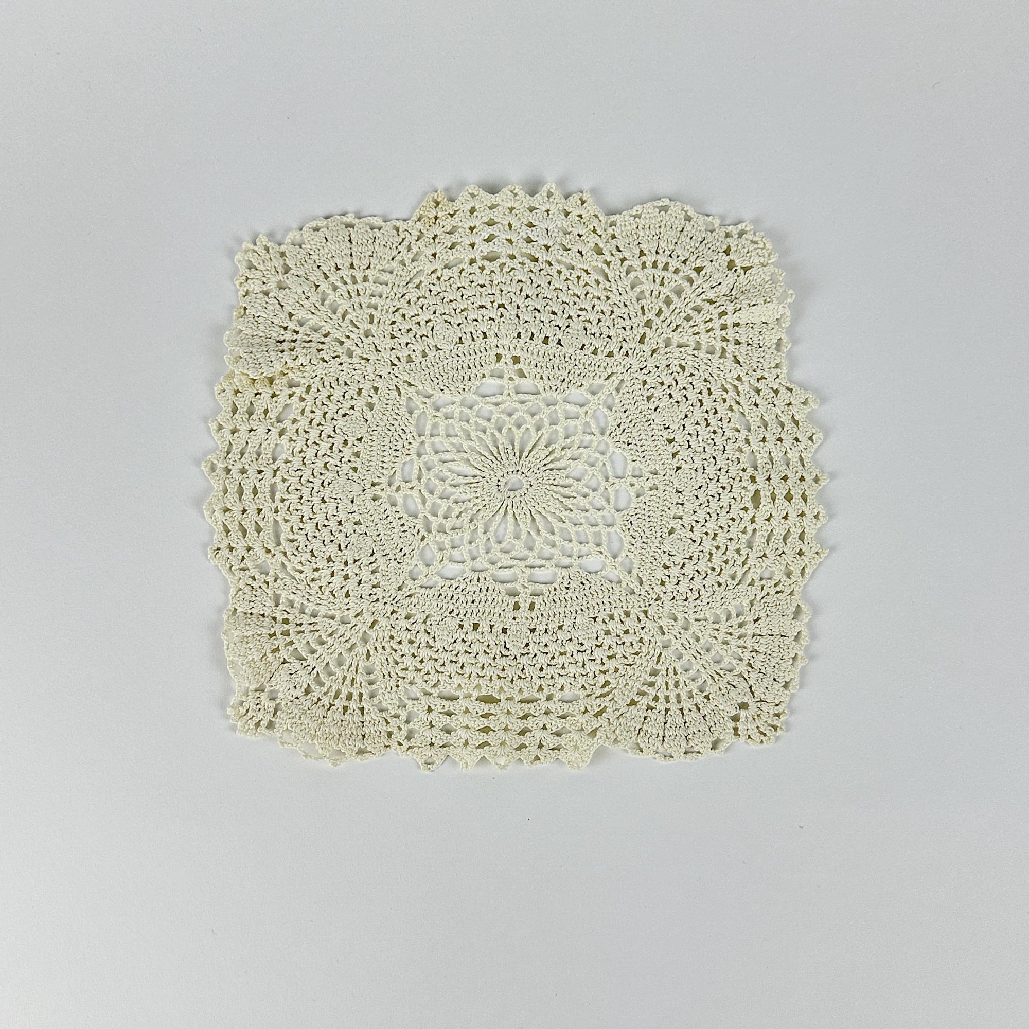 Серветка квадратна беж плетена гачком вінтаж TT-239
