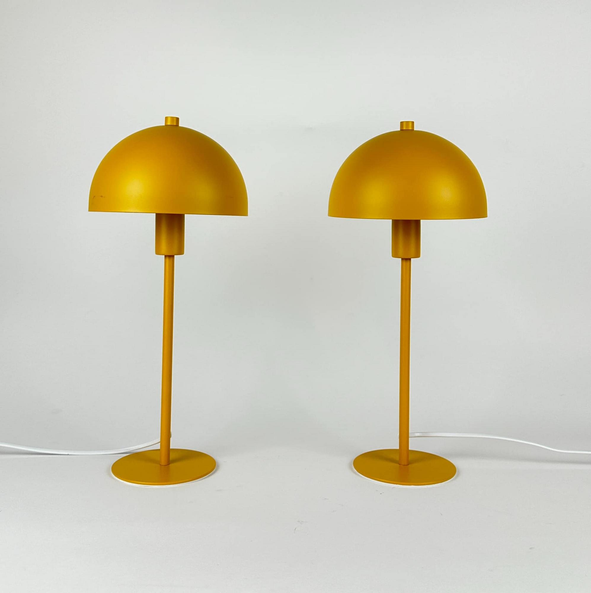 Лампа настільна гірчична метал/пластик LT-293