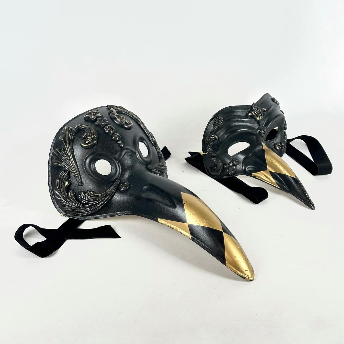 Маска карнавальна Чумний лікар/Кавалер чорний/золотом