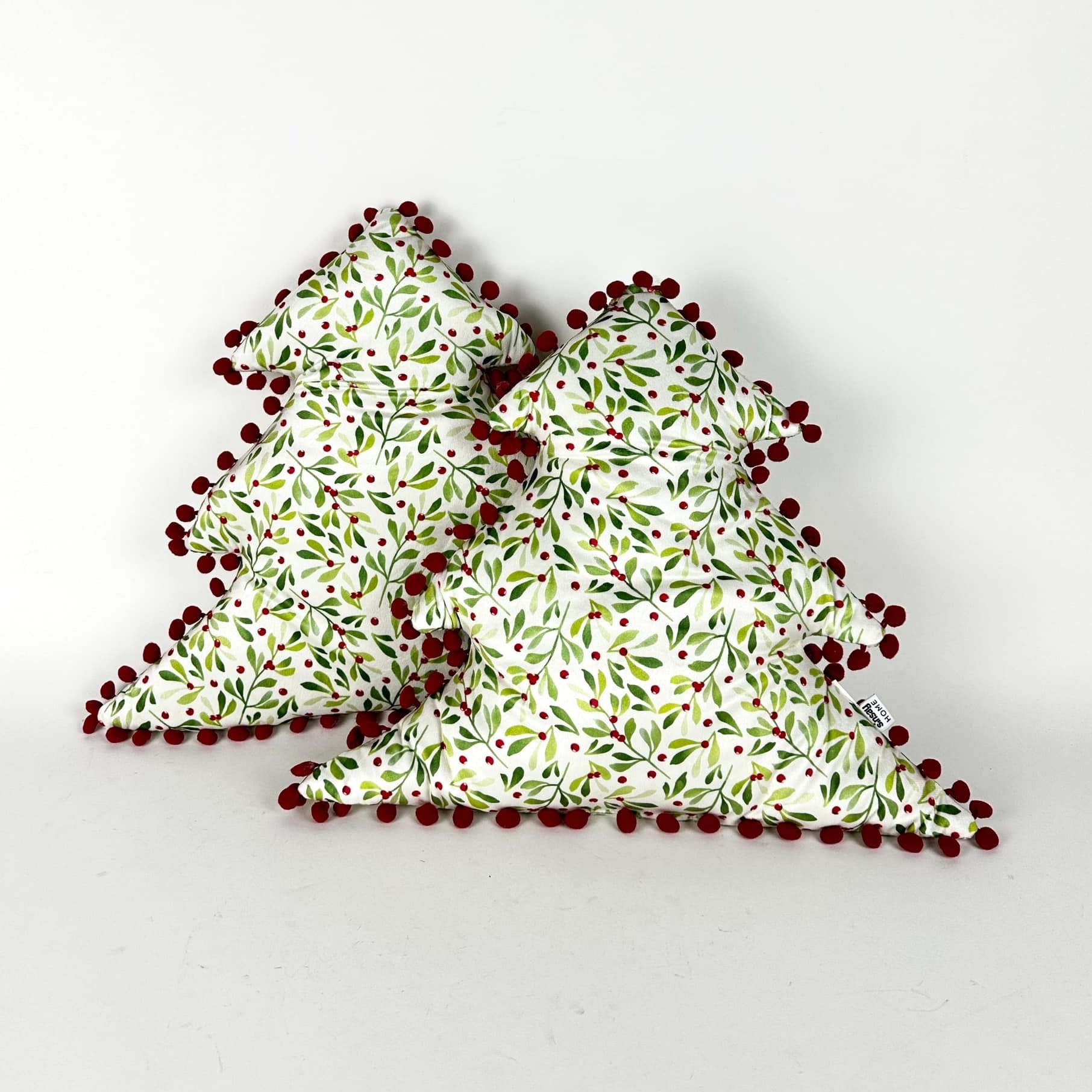 Подушка декоративна Новорічна ялинка з червоними помпонами PW-418