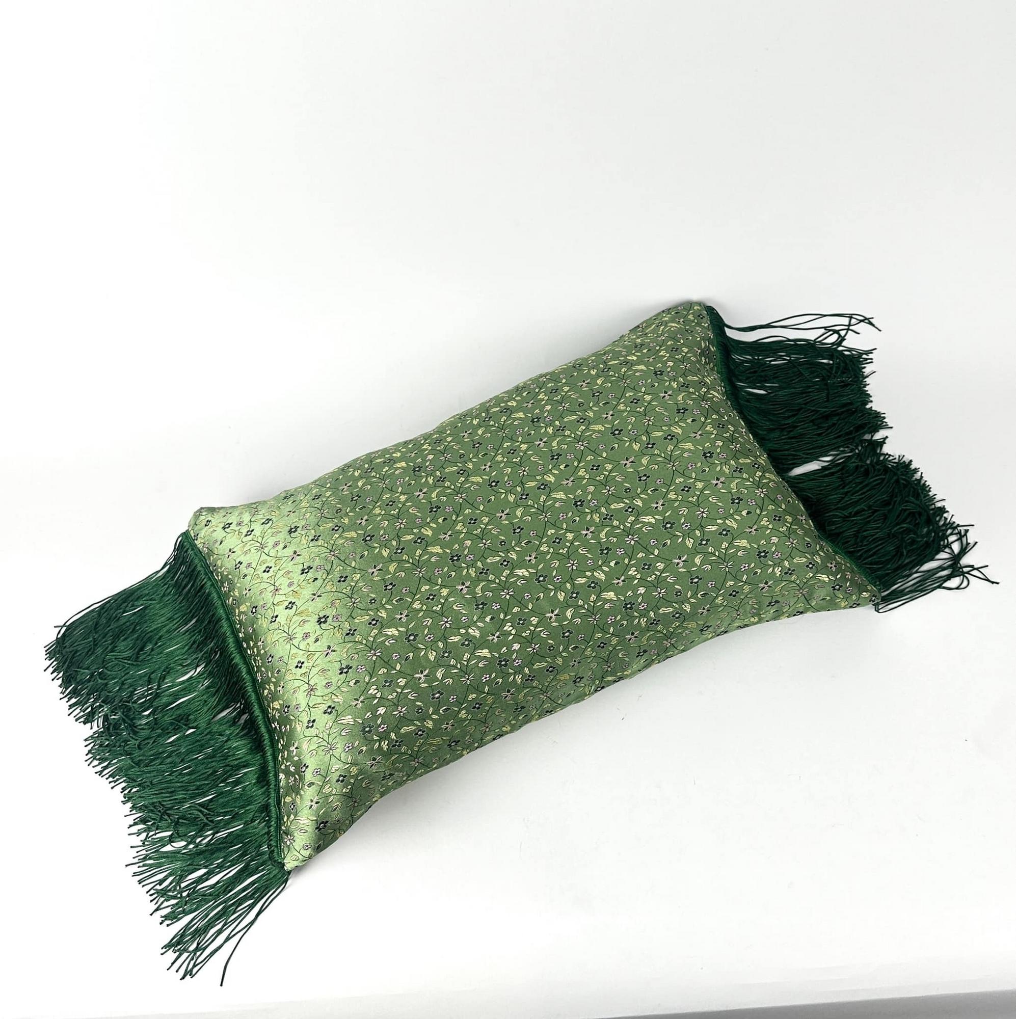 Подушка декоративна зелена з довгими китицями Квіти PW-420