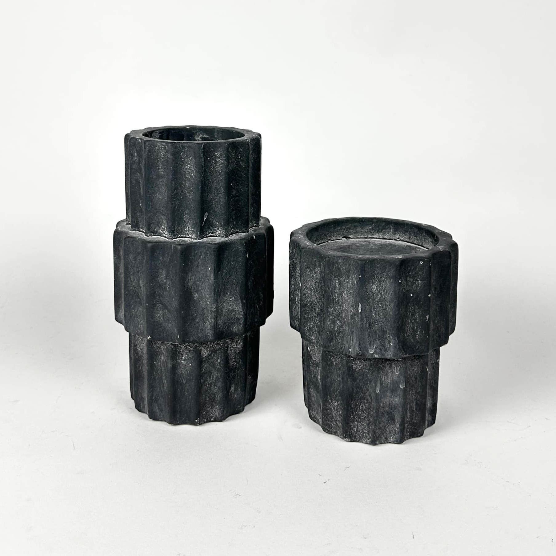 Ваза/свічник рельєф чорна з потертостями кераміка VA-495