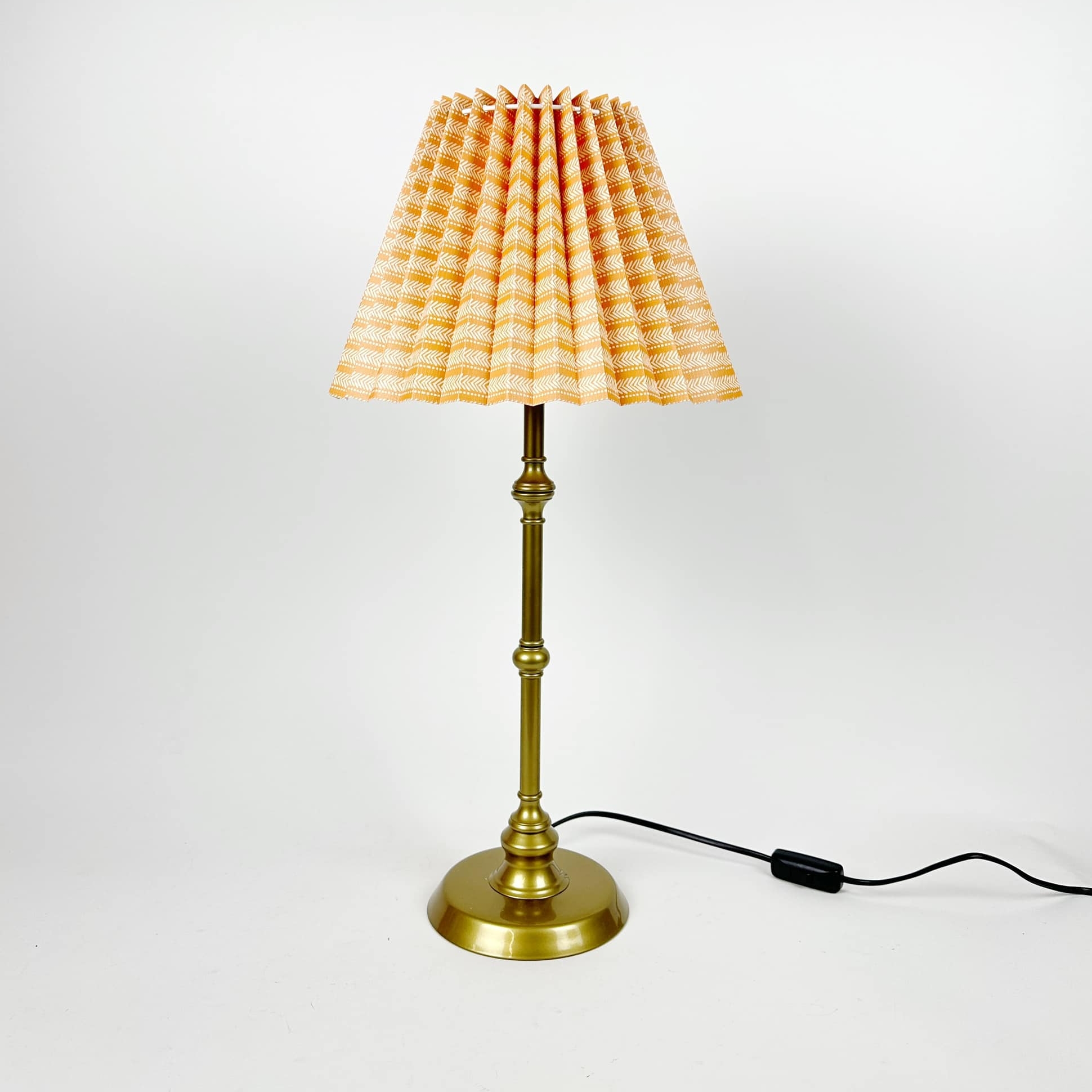 Лампа настільна база т-золото абажур гофре жовтий орнамент LT-305
