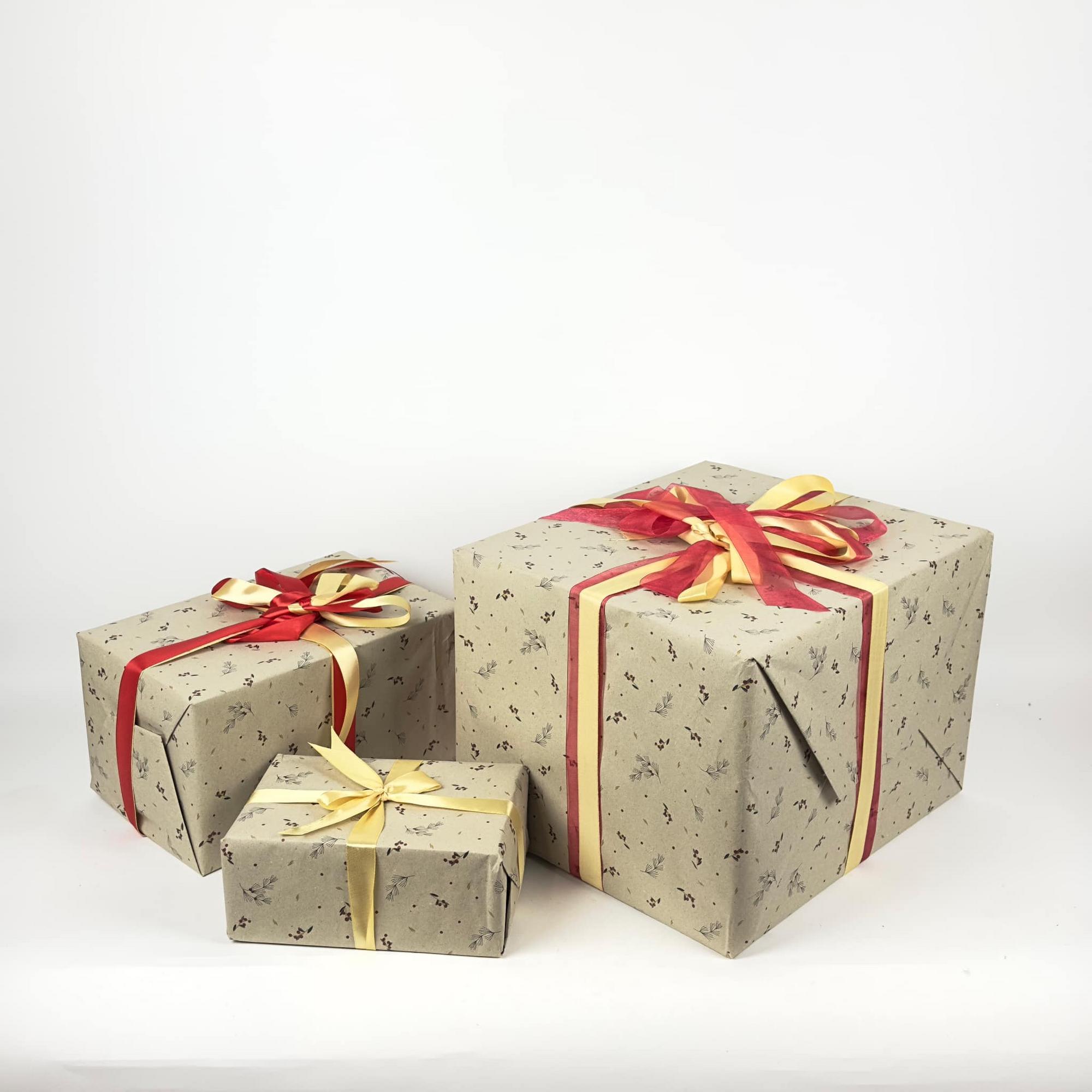 Коробка для подарунків беж з малюнком 2