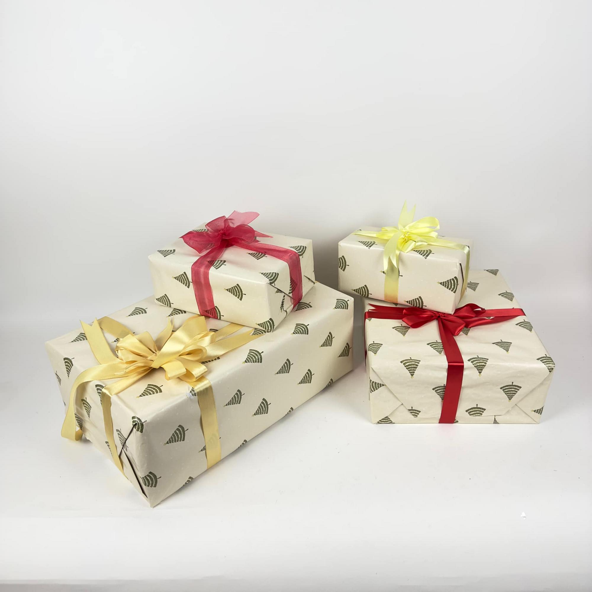 Коробка для подарунків беж з малюнком 3