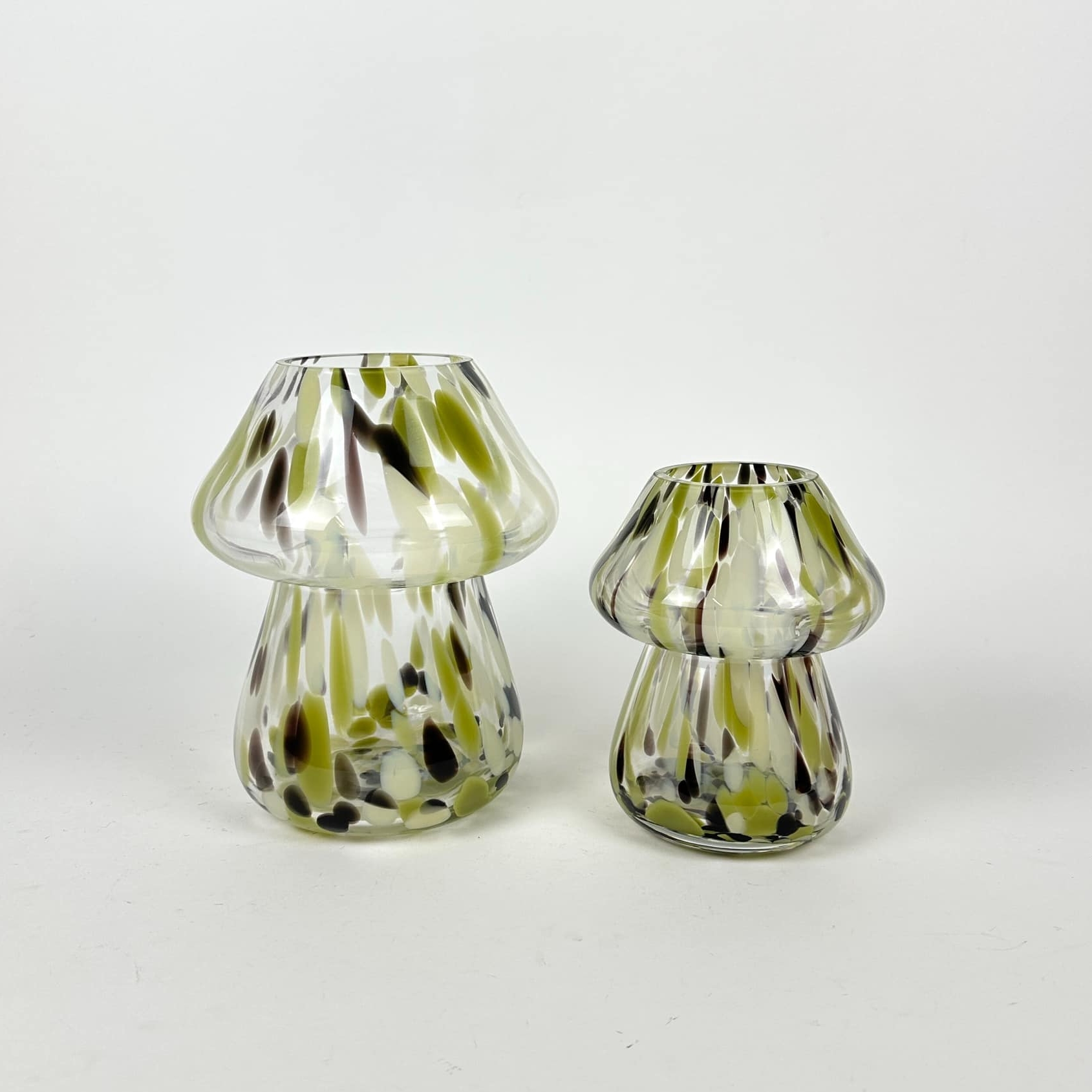 Ваза фігурна зелено-чорне-прозоре скло VA-506