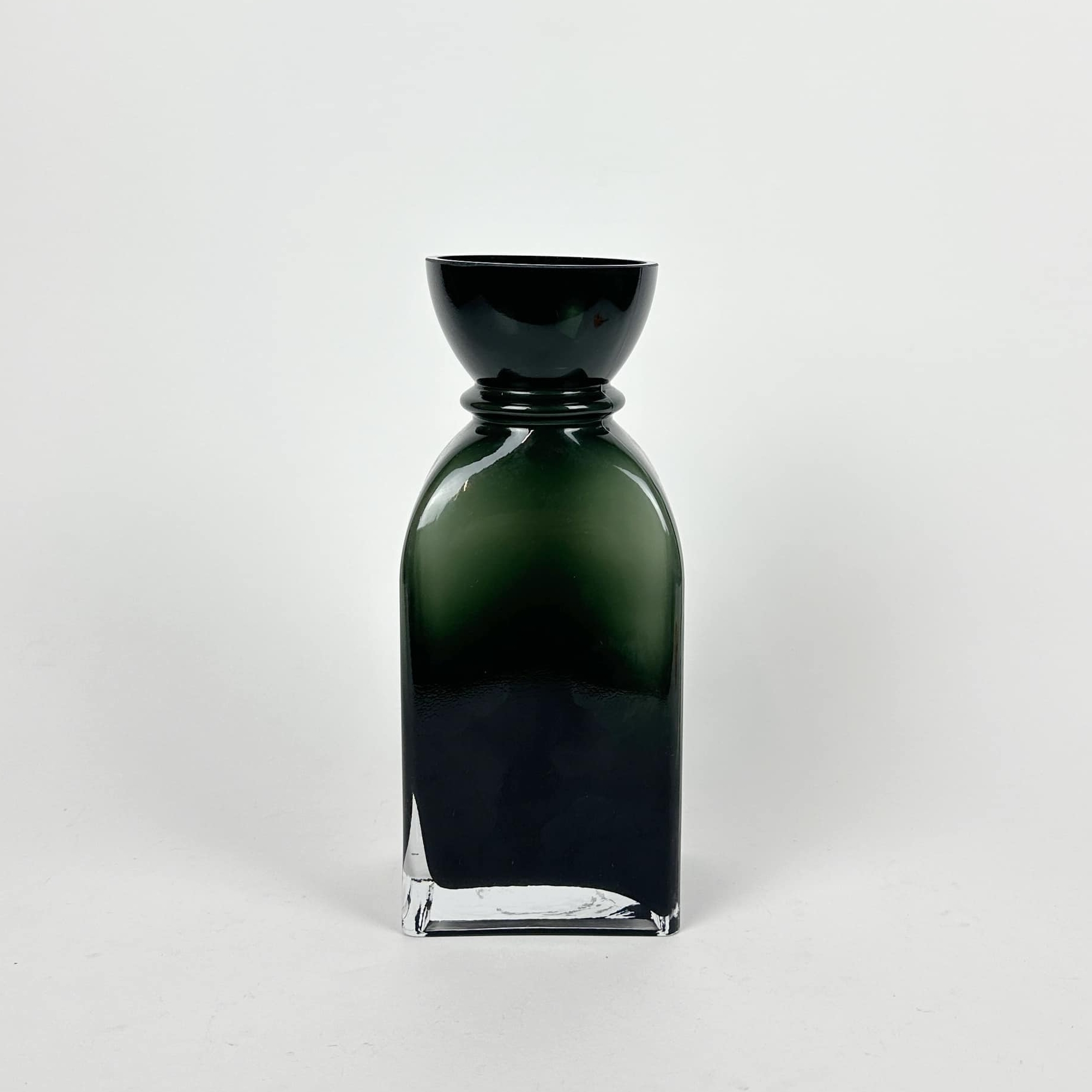 Ваза чорне скло VA-510