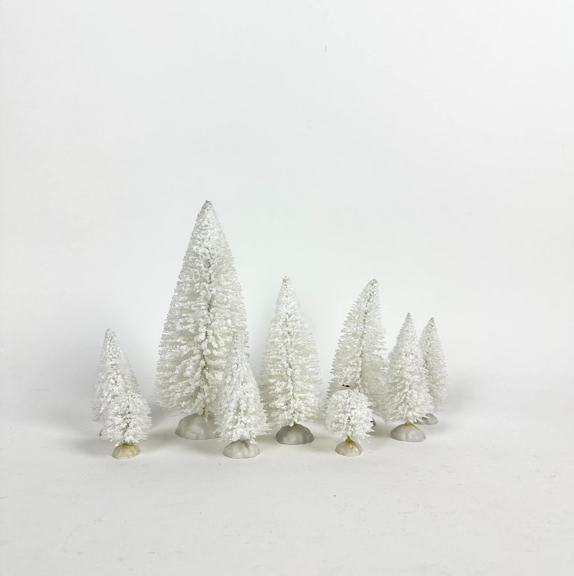 Комплект засніжених ялинок білих для декорацій 1