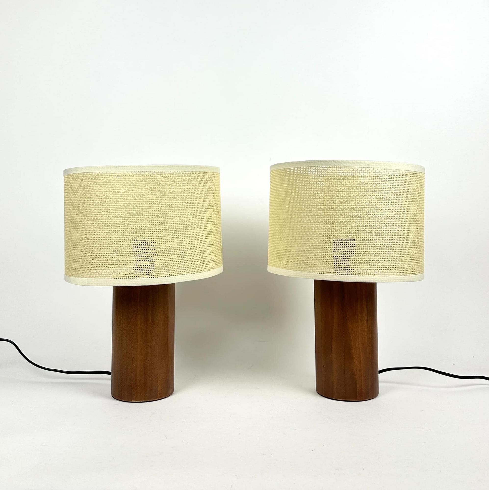 Лампа настільна база дерево абажур рогожка LT-309