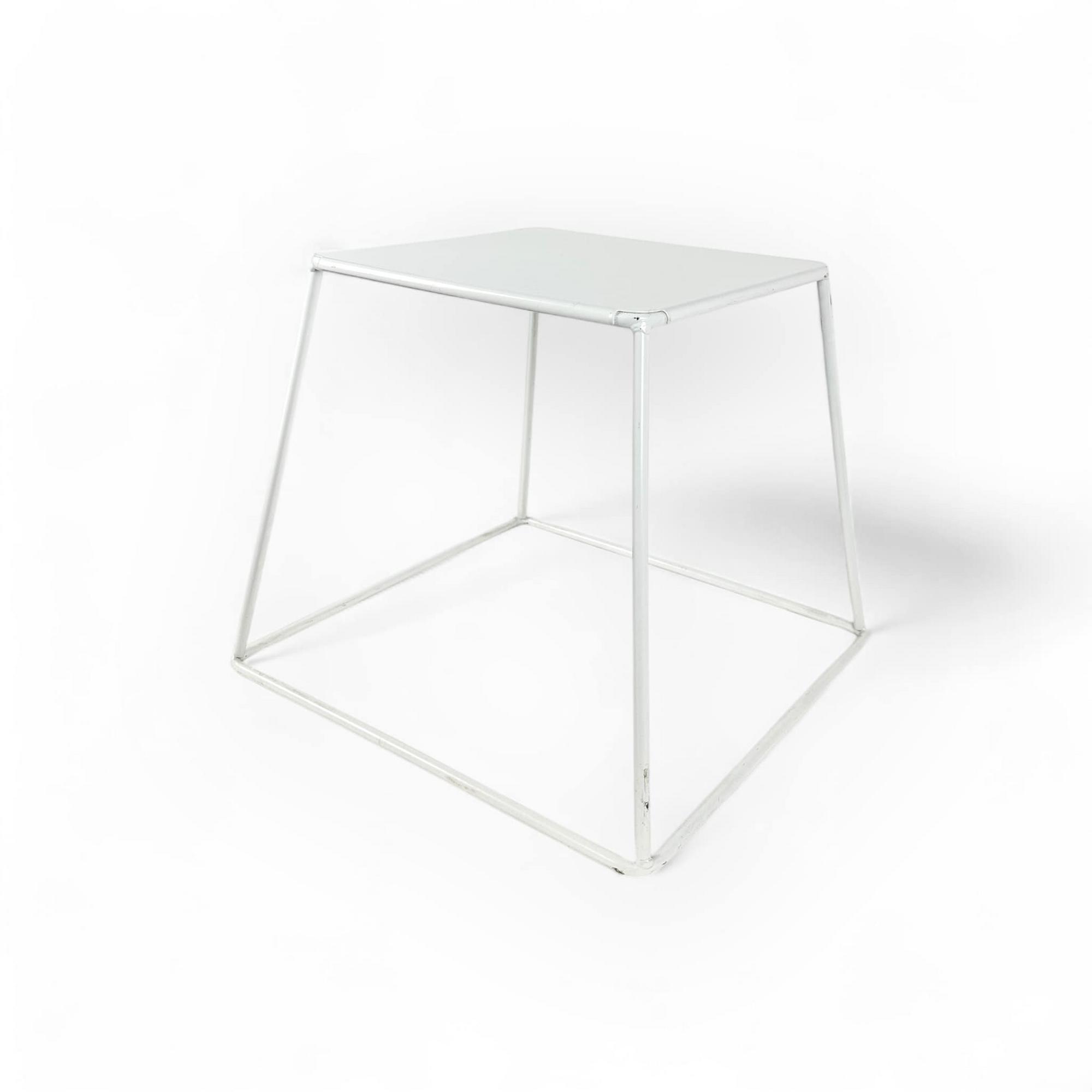 Столик кавовий "трапеція" білий метал TB-874