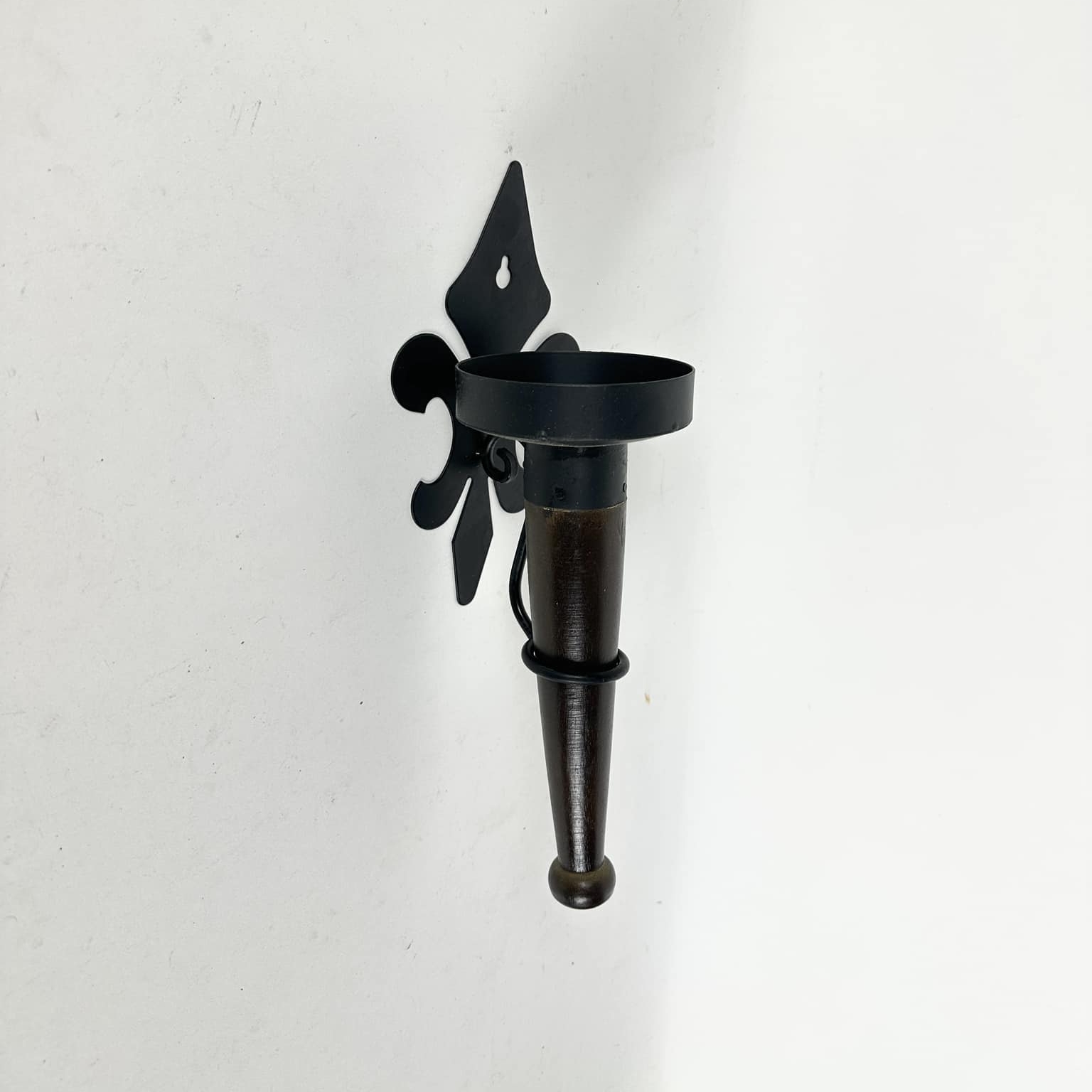 Підсвічник настінний метал чорний CA-184