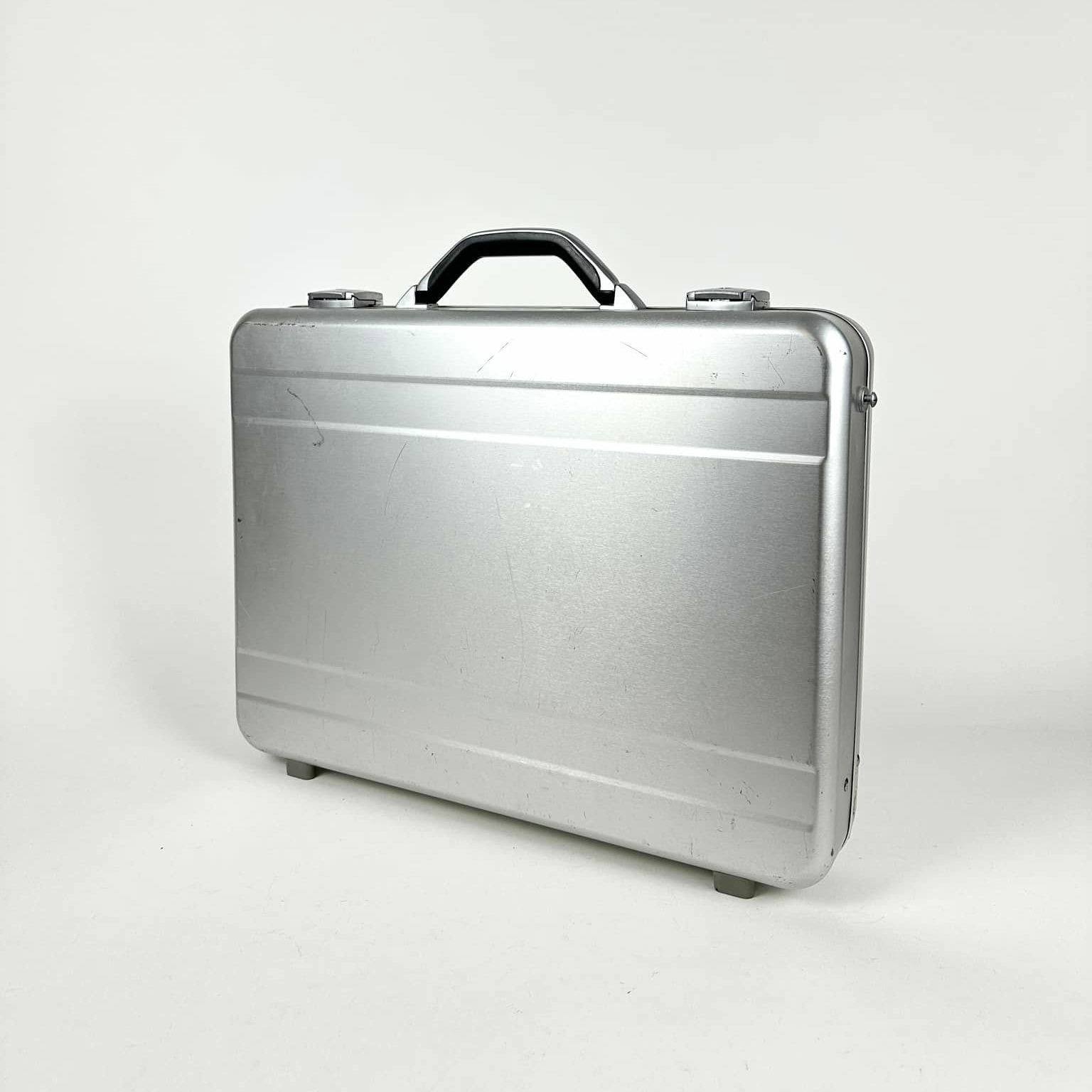 Кейс металевий сільвер матовий MB-167