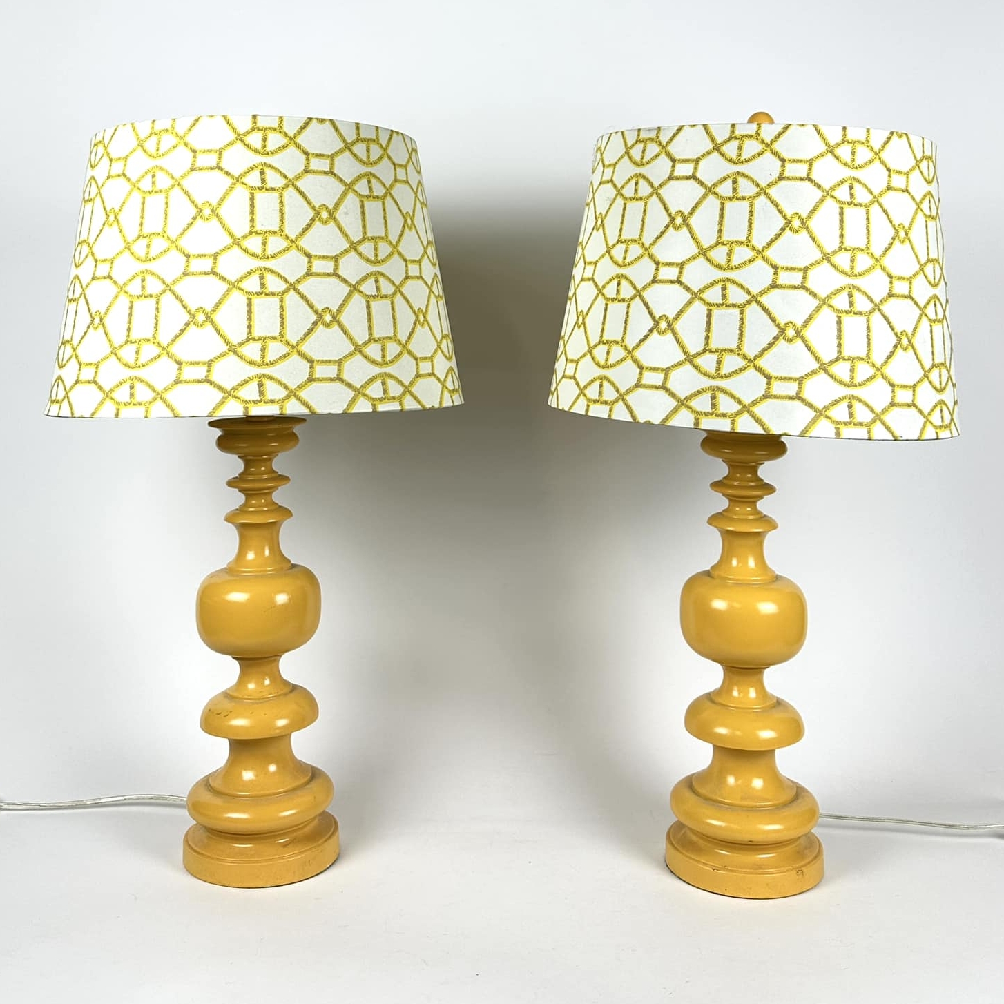 Лампа настільна база фігурна жовта абажур геометричний принт вінтаж LT-310