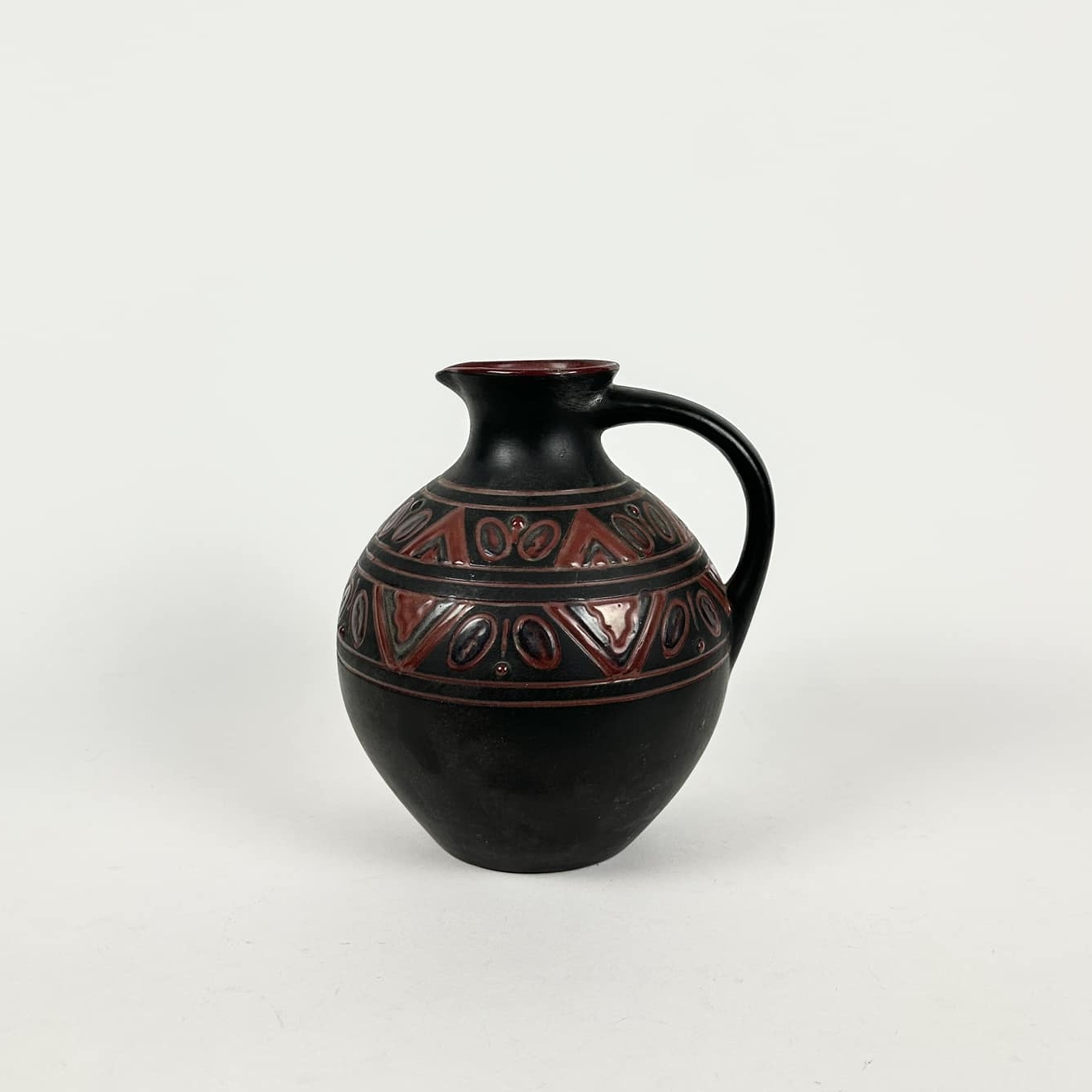 Глечик з візерунком чорний/червоний кераміка JU-113