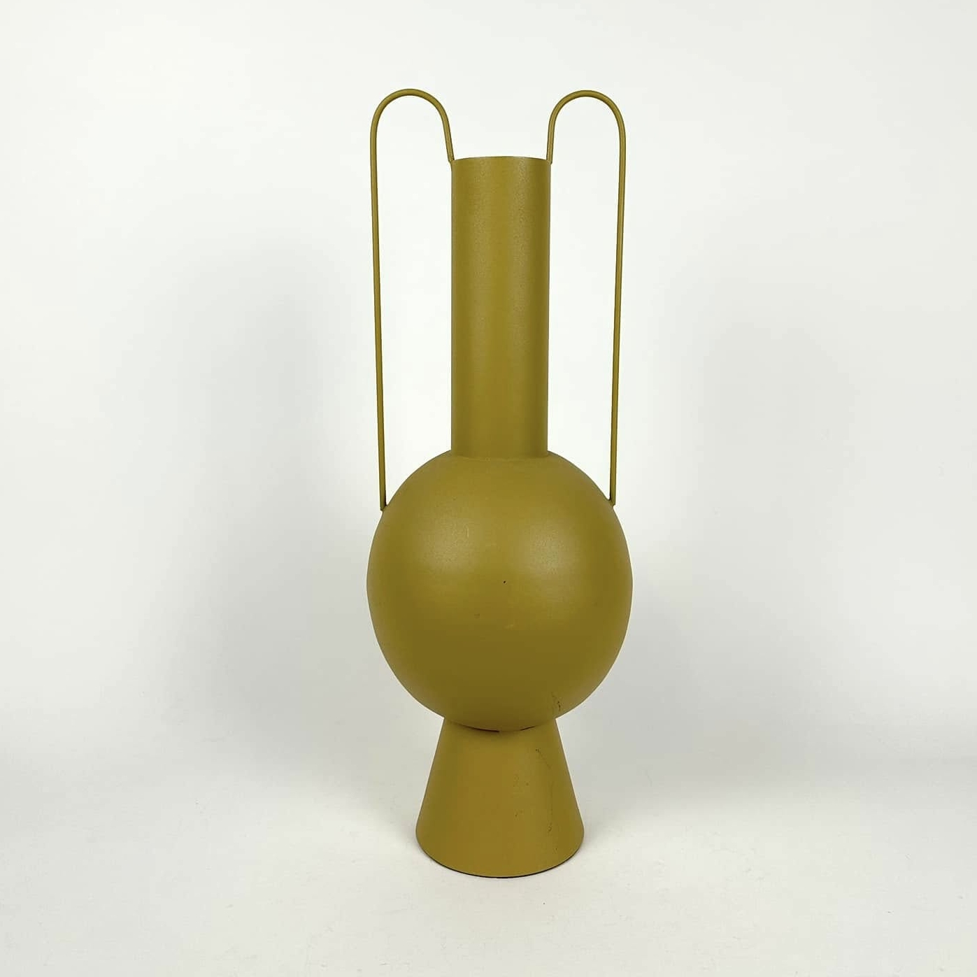 Ваза фігурна з 2 ручками охра метал VA-524