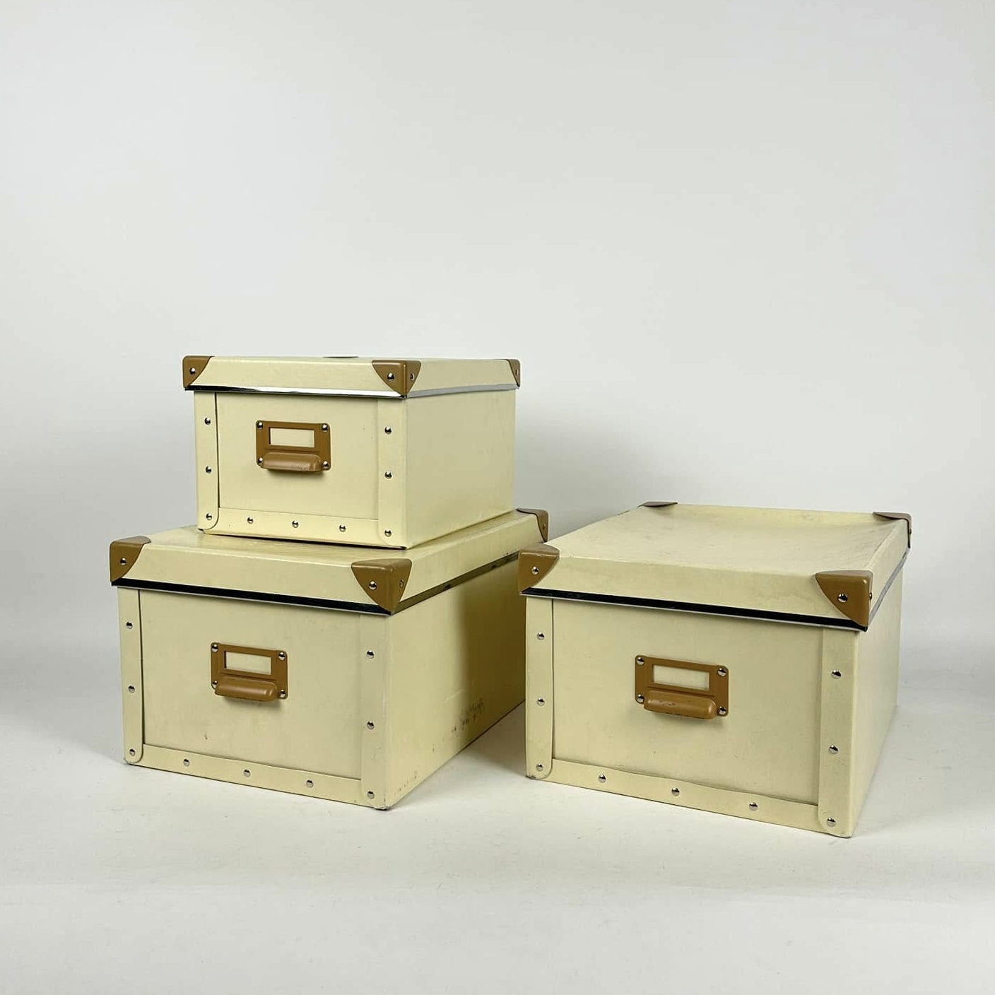 Коробка з кришкою з віконцем для підпису жовта картон BX-152