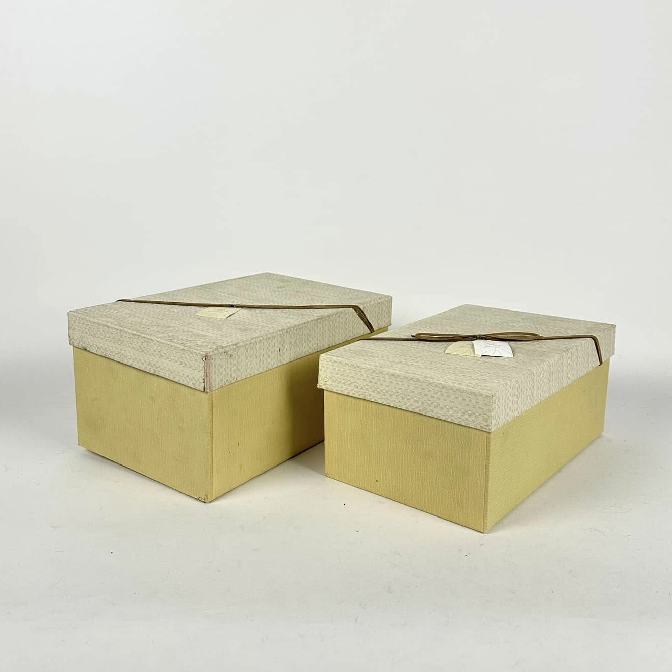 Коробка з кришкою беж/гірчичний картон BX-159