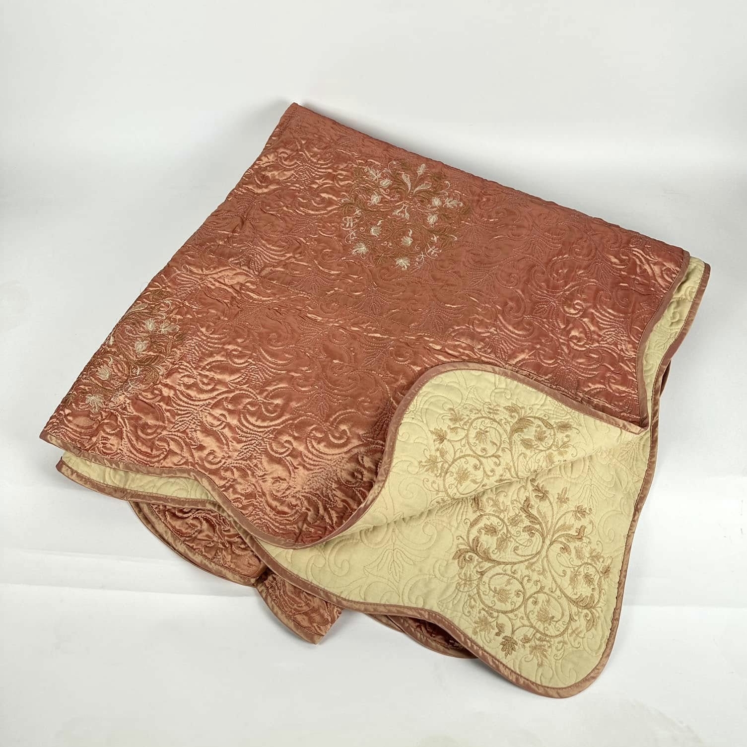 Покривало стьобане з фігурним краєм теракота/беж WR-242