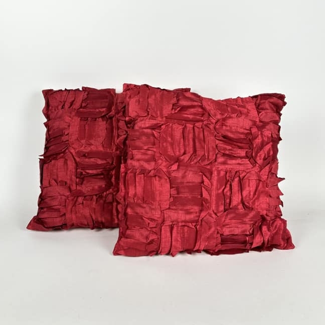 Подушка декоративна об'ємні елементи червоний шовк PW-443