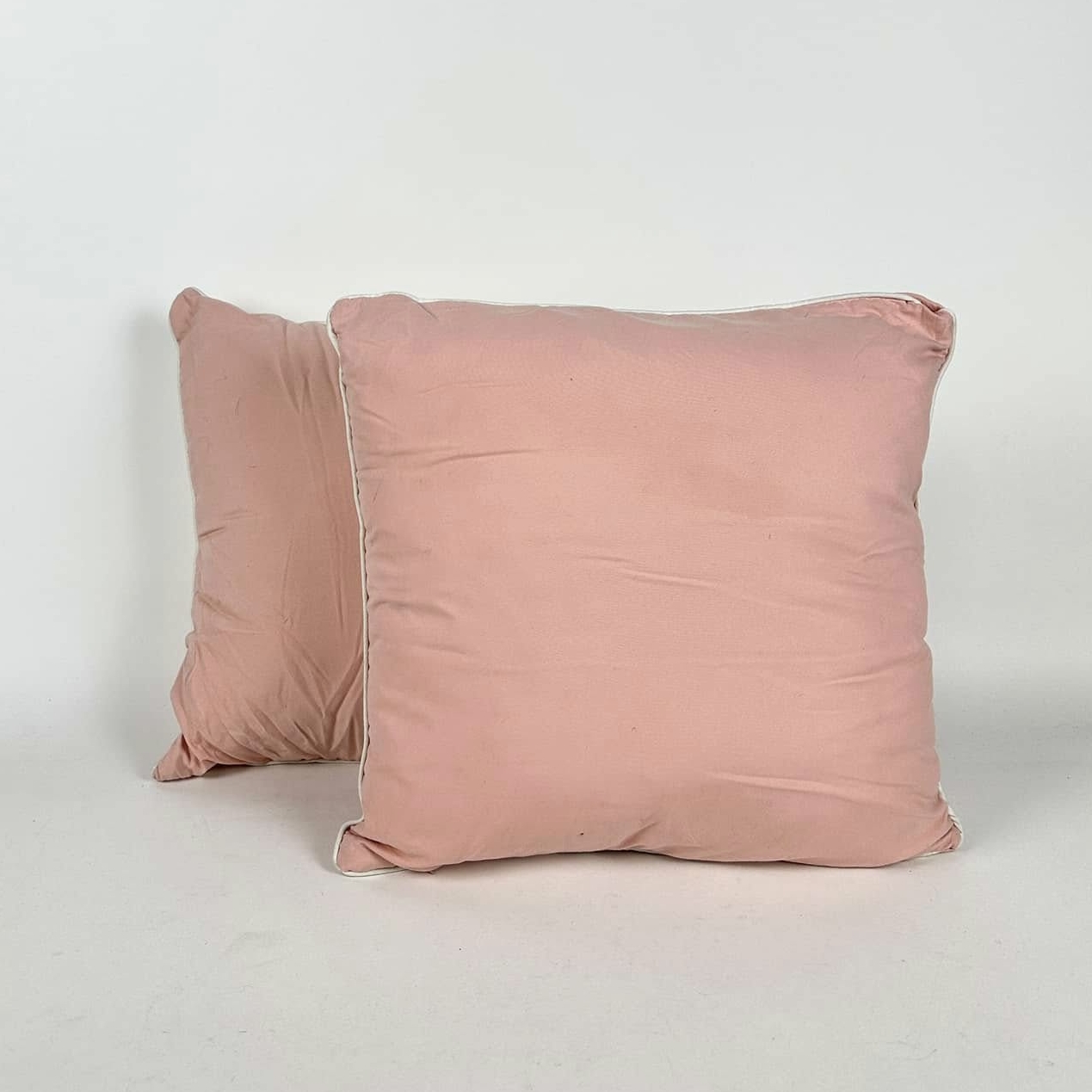 Подушка декоративна св-рожева з кантом PW-464