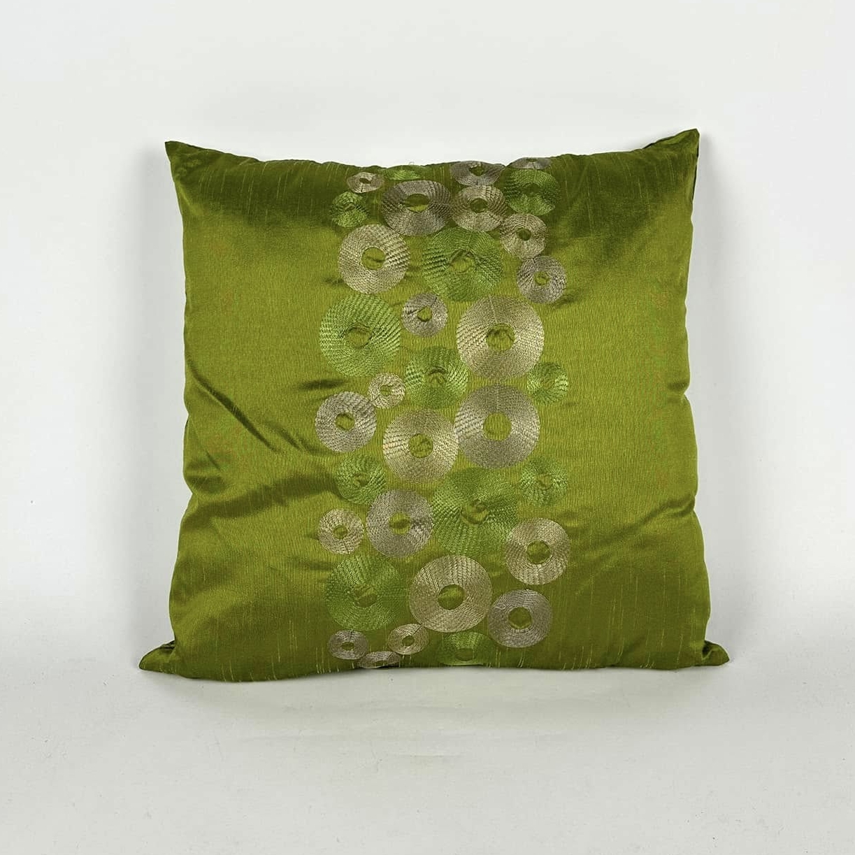 Подушка декоративна насичений зелений шовк вишивка Кола PW-465