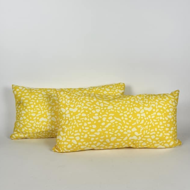 Подушка декоративна прямокутна жовто-біла плямиста PW-466
