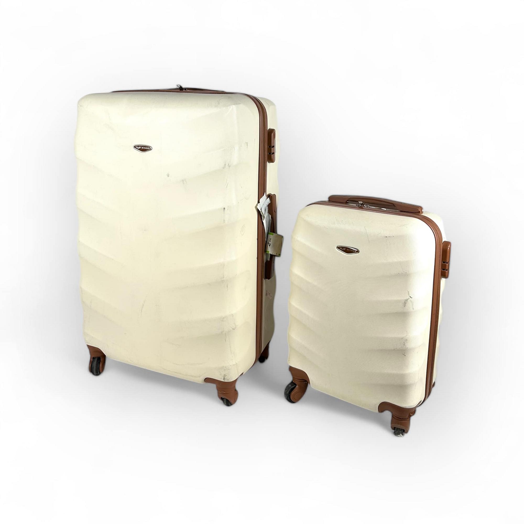 Валіза біло-коричнева рельєфна пластик ML-045