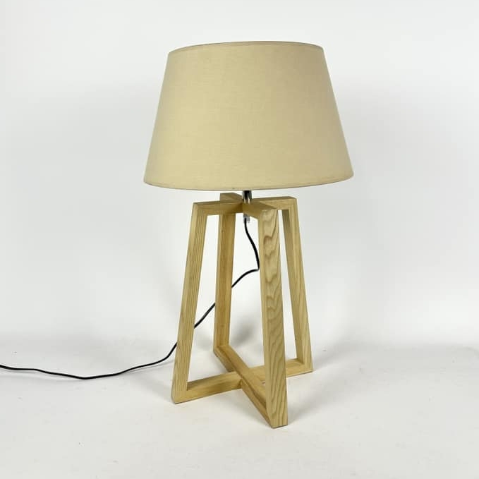 Лампа настільна база дерево абажур беж LT-322