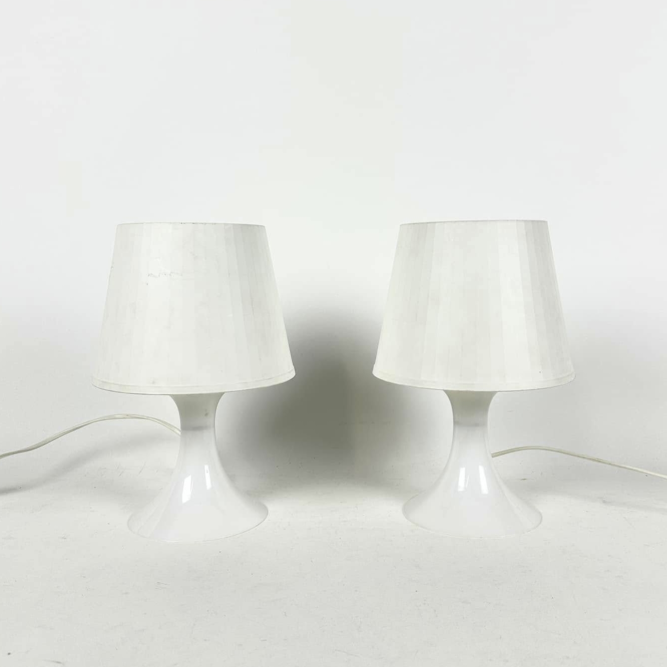 Лампа настільна біла база пластик абажур фактурний LT-326