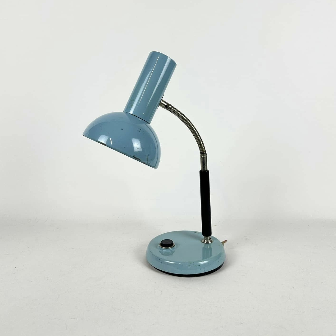 Лампа настільна блакитна метал LT-328