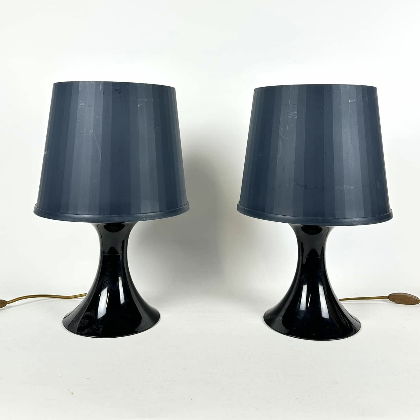 Лампа настільна чорна база пластик абажур фактурний LT-329