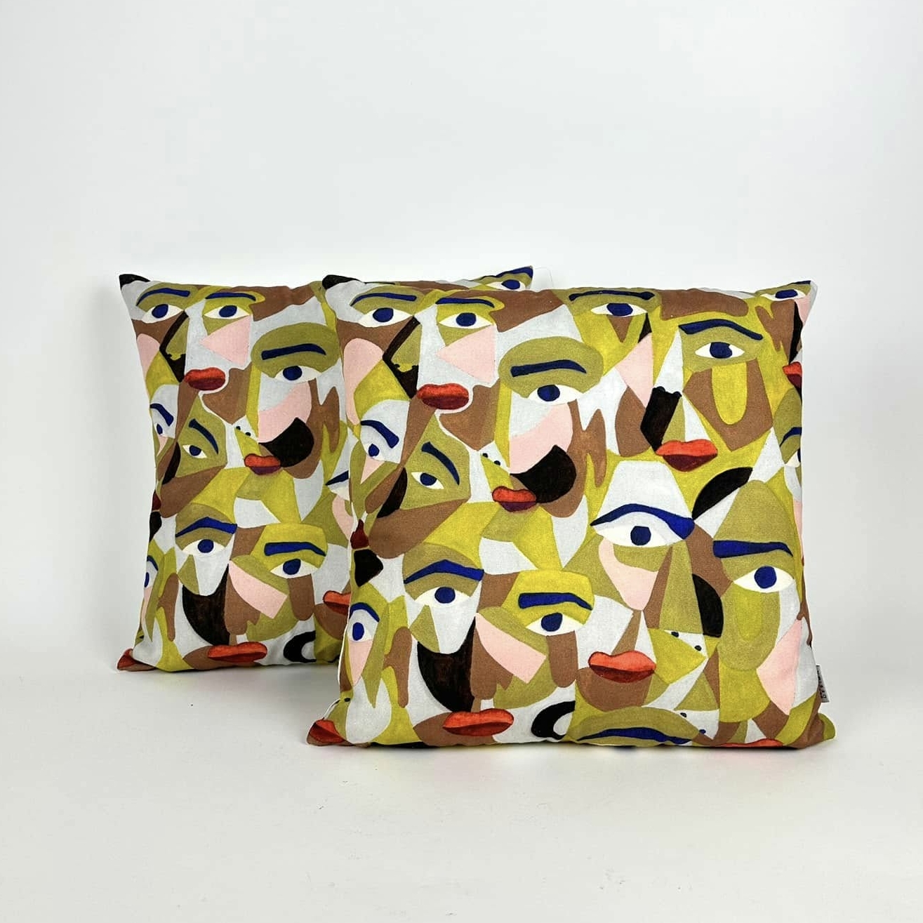 Подушка декоративна Обличчя абстрактні PW-476