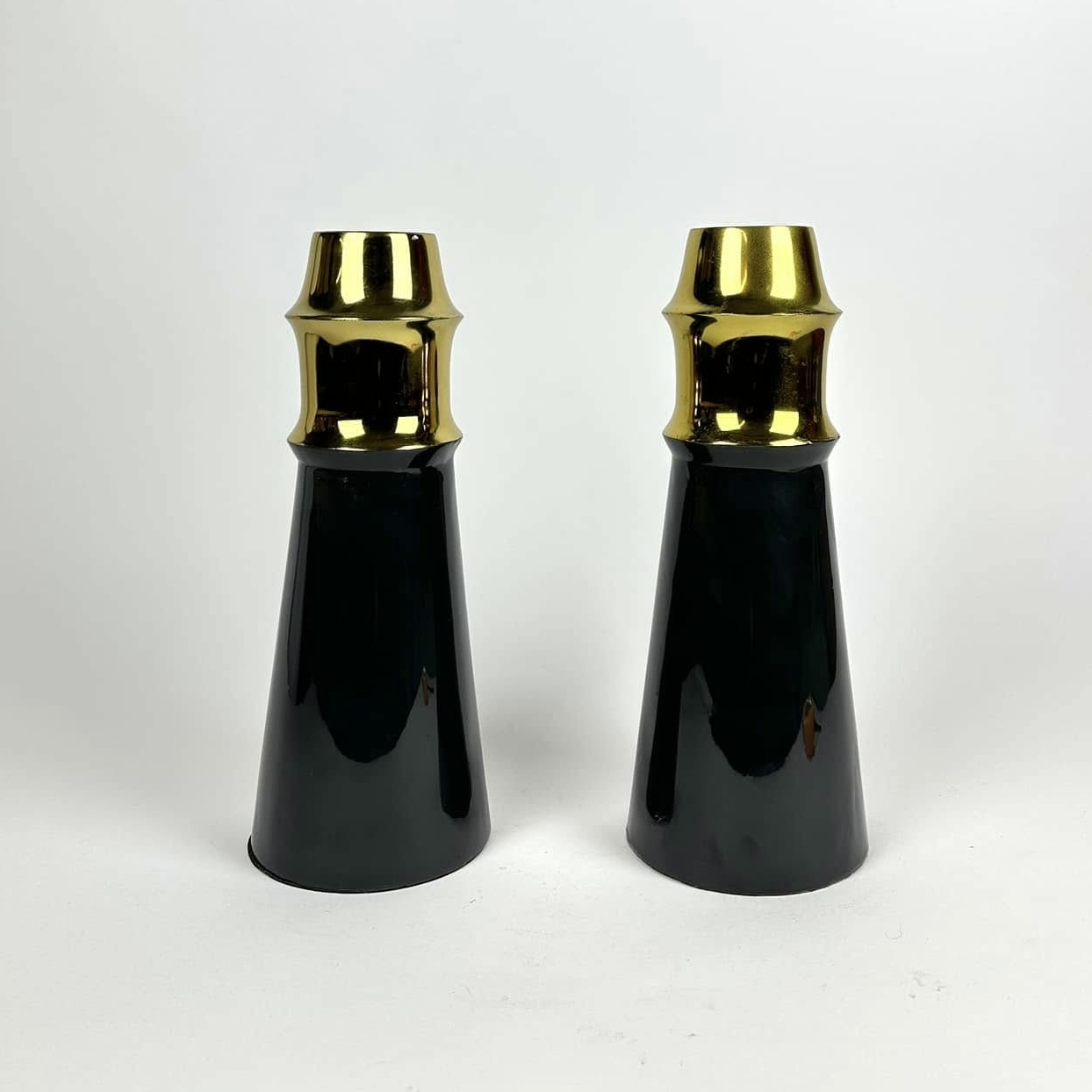 Ваза фігурна чорний/золото метал VA-533