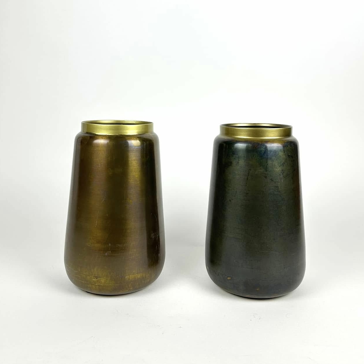 Ваза з золотим обідком бронза/чорний метал VA-534