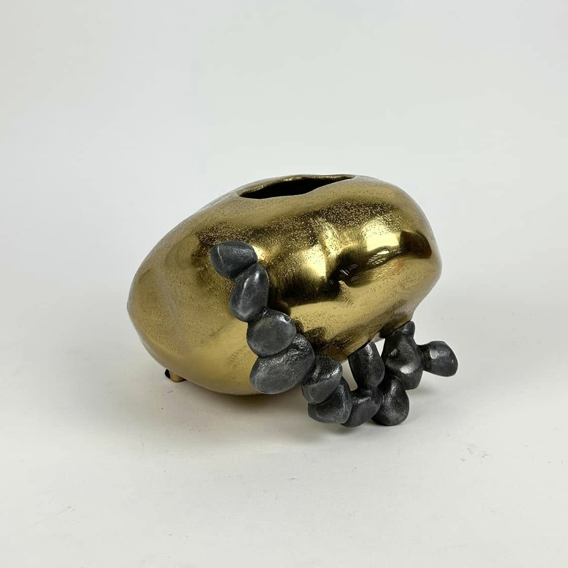 Ваза абстраткної форми золото/чорний метал VA-537