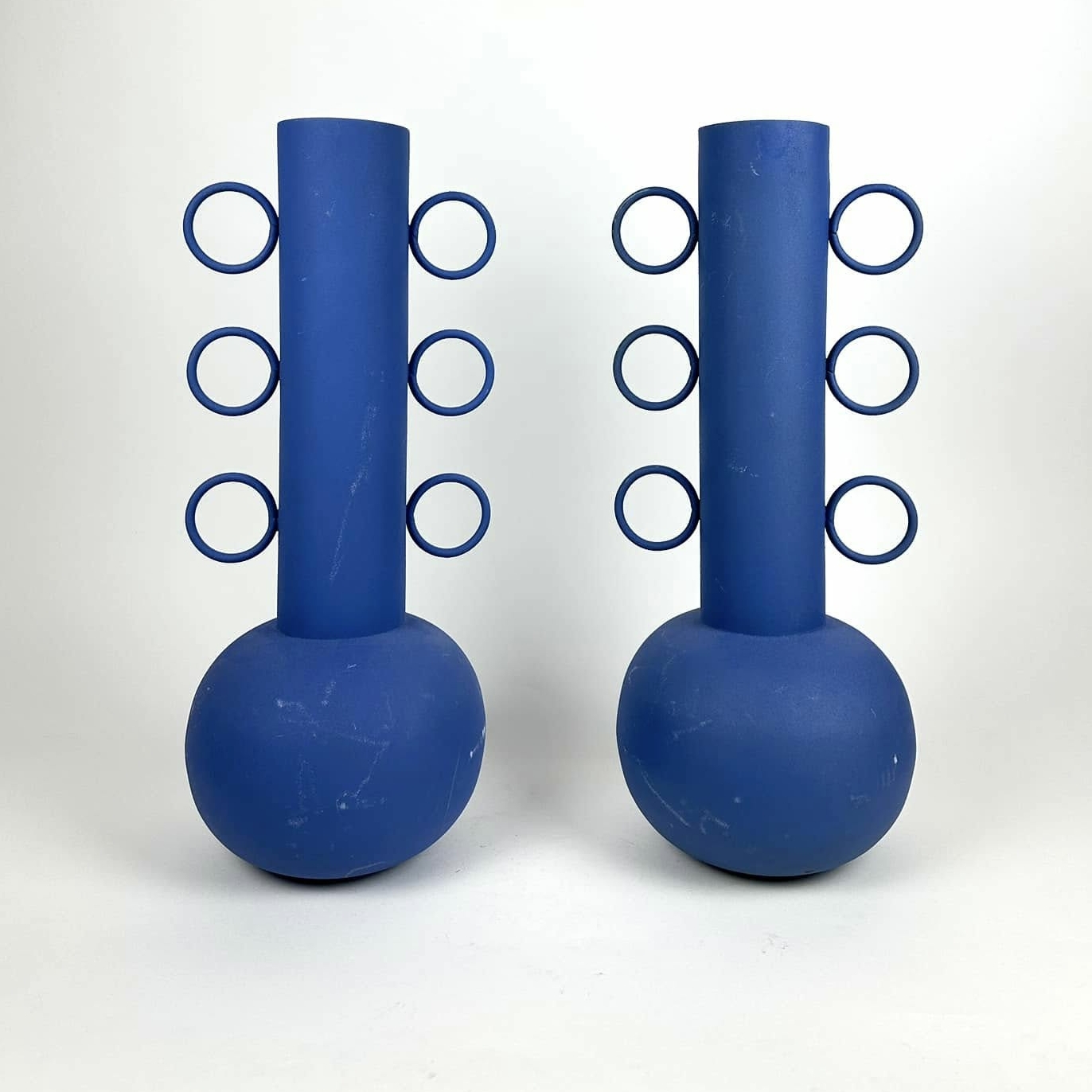 Ваза висока з вушками яскраво-синя метал VA-538