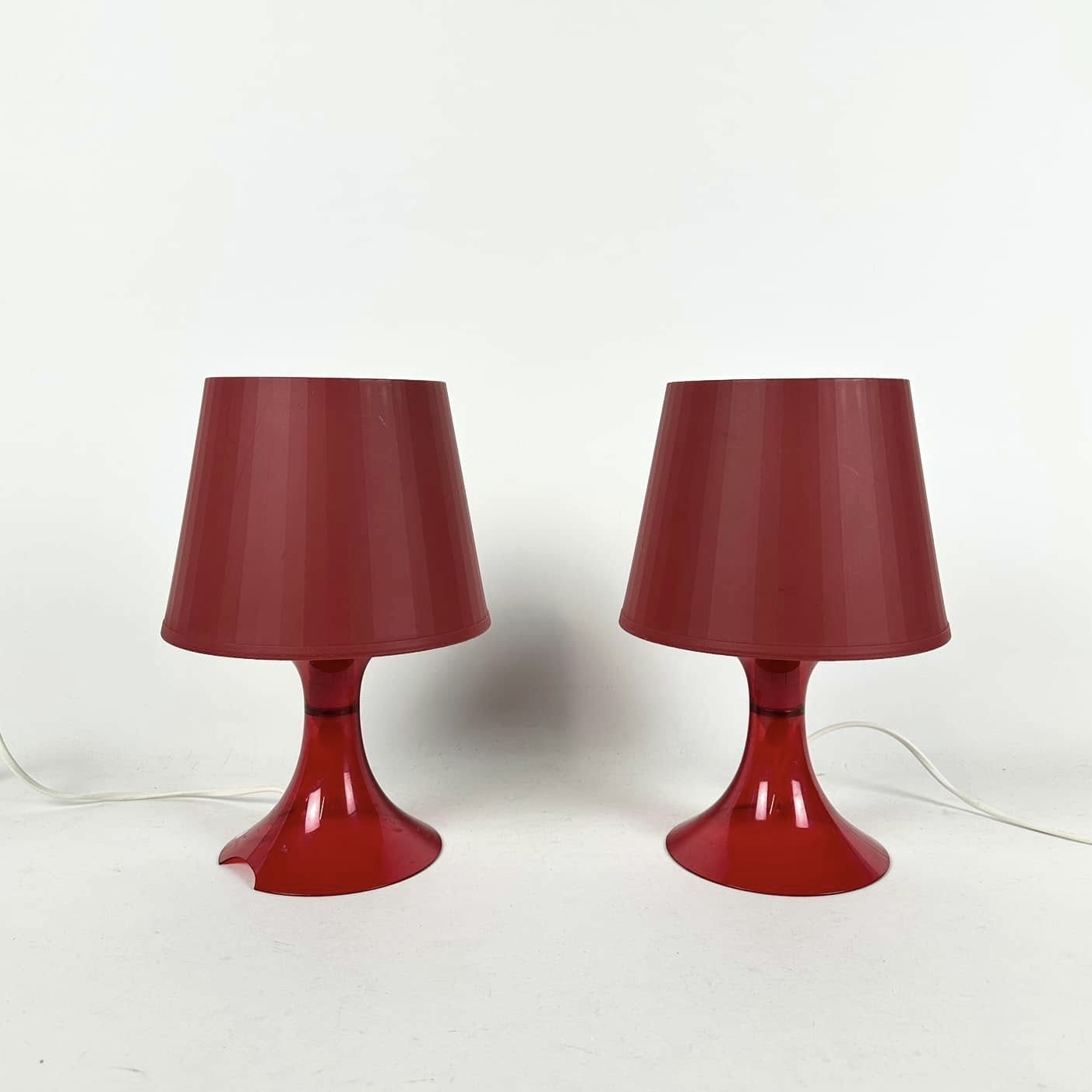 Лампа настільна червона база пластик абажур фактурний LT-338