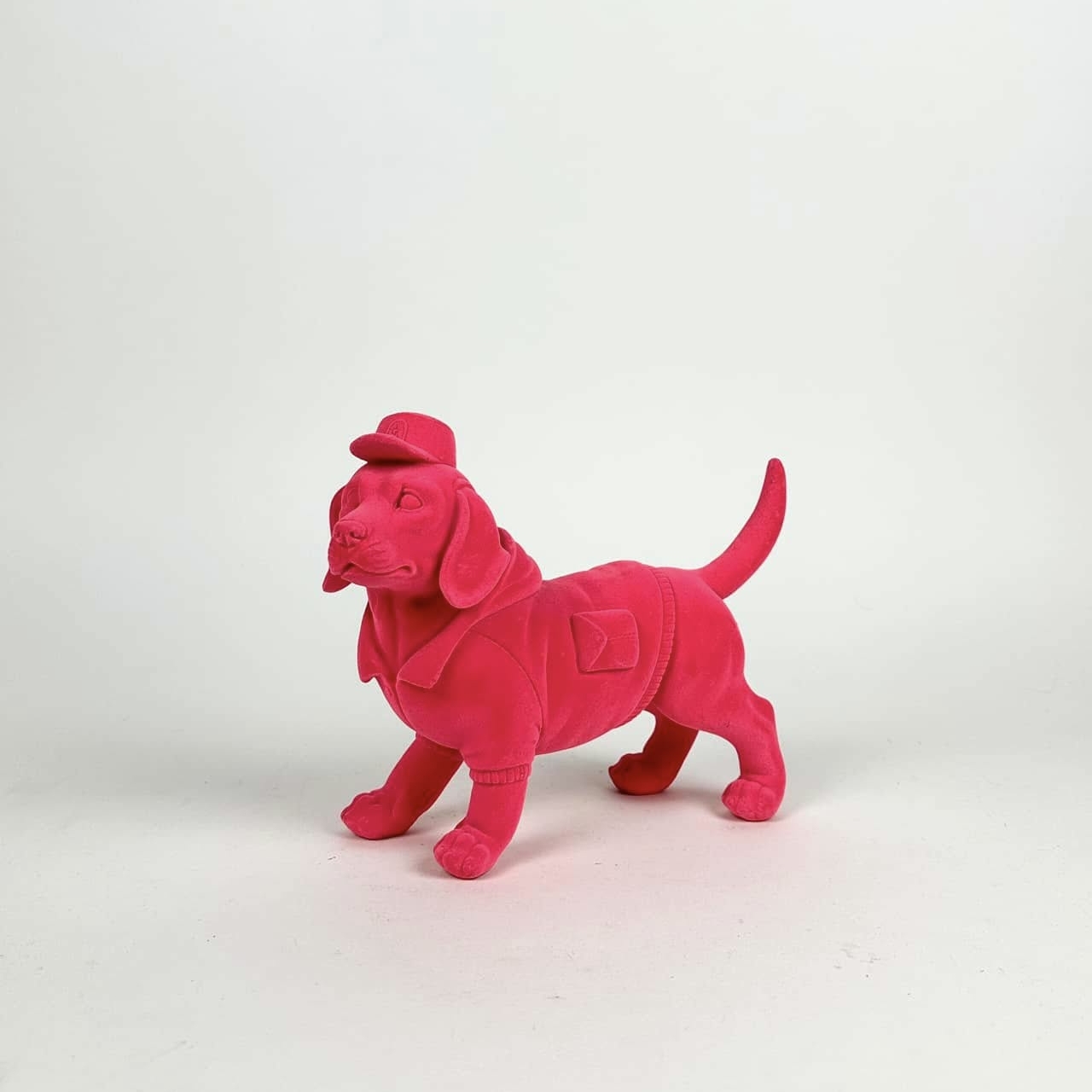 Статуетка Бігль у курточці рожевий флок DE-660